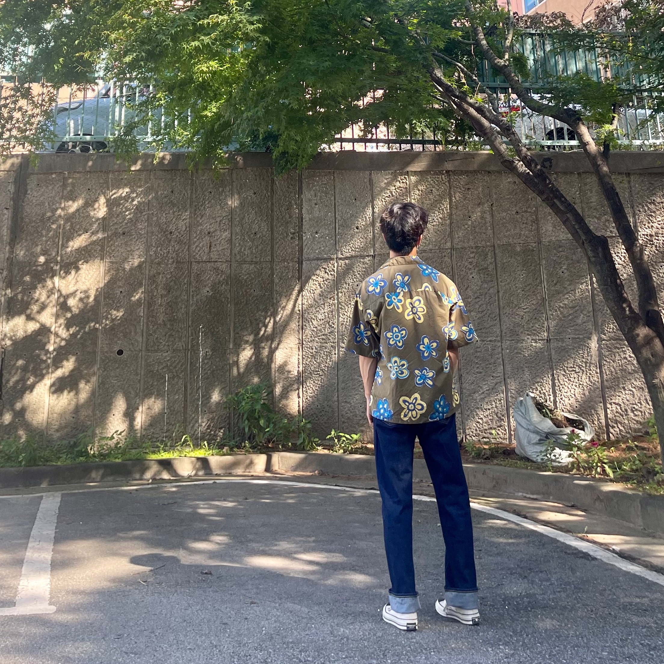 Uniqlo x Marni Oversized Open Collar Shirt Olive, Converse x Fear of God Essentials Chuck 70 Hi Natural 2020 착용 스타일 - 2