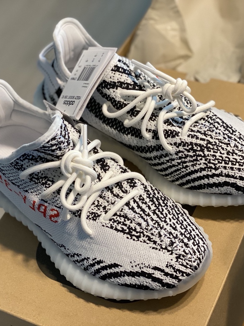 Adidas Yeezy Boost 350 V2 Zebra 2022/2023 착용 스타일