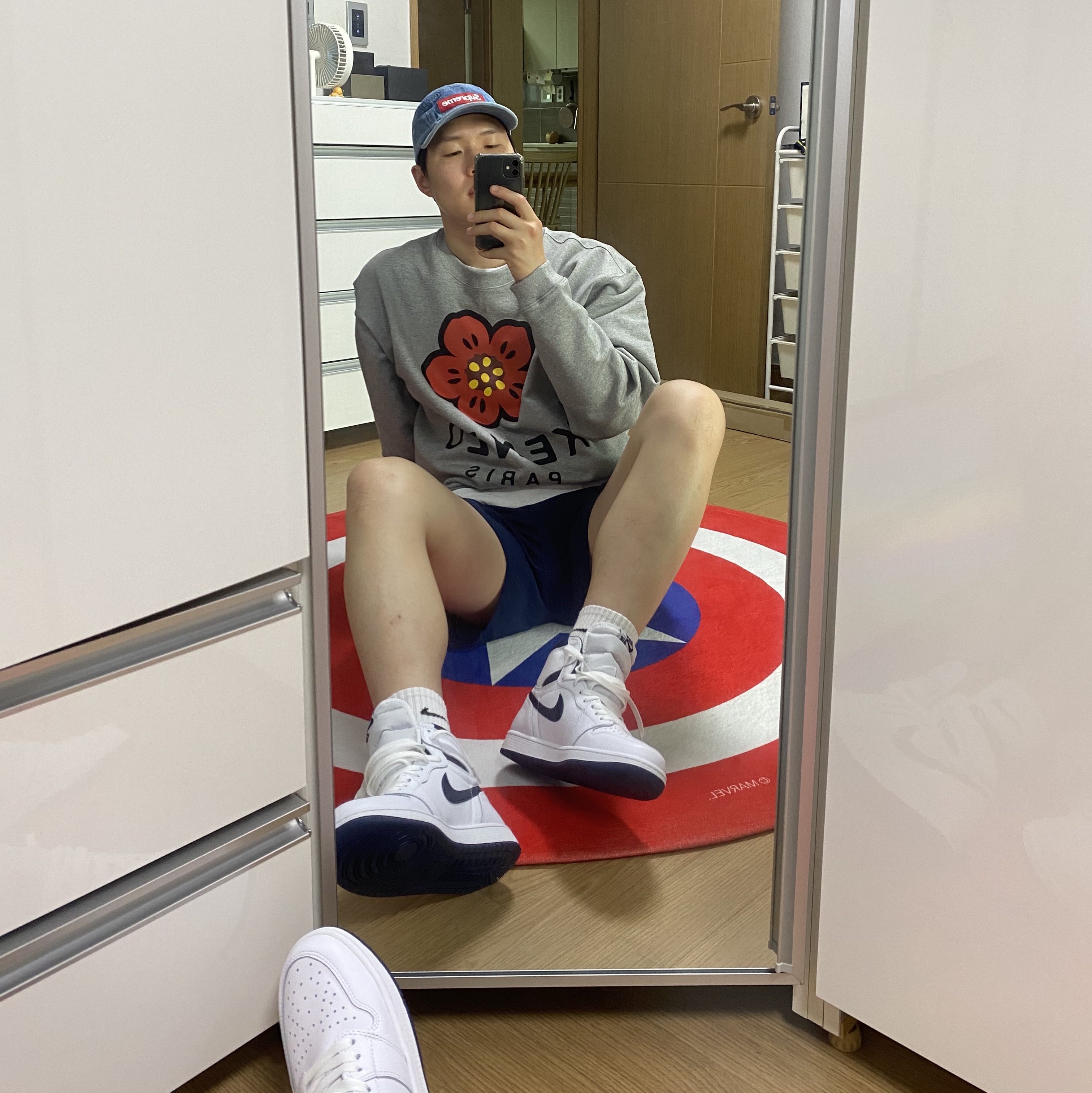 Jordan 1 Retro Metallic Navy 2016, Kenzo Boke Flower Sweatshirt Pearl Grey 착용 스타일 - 1