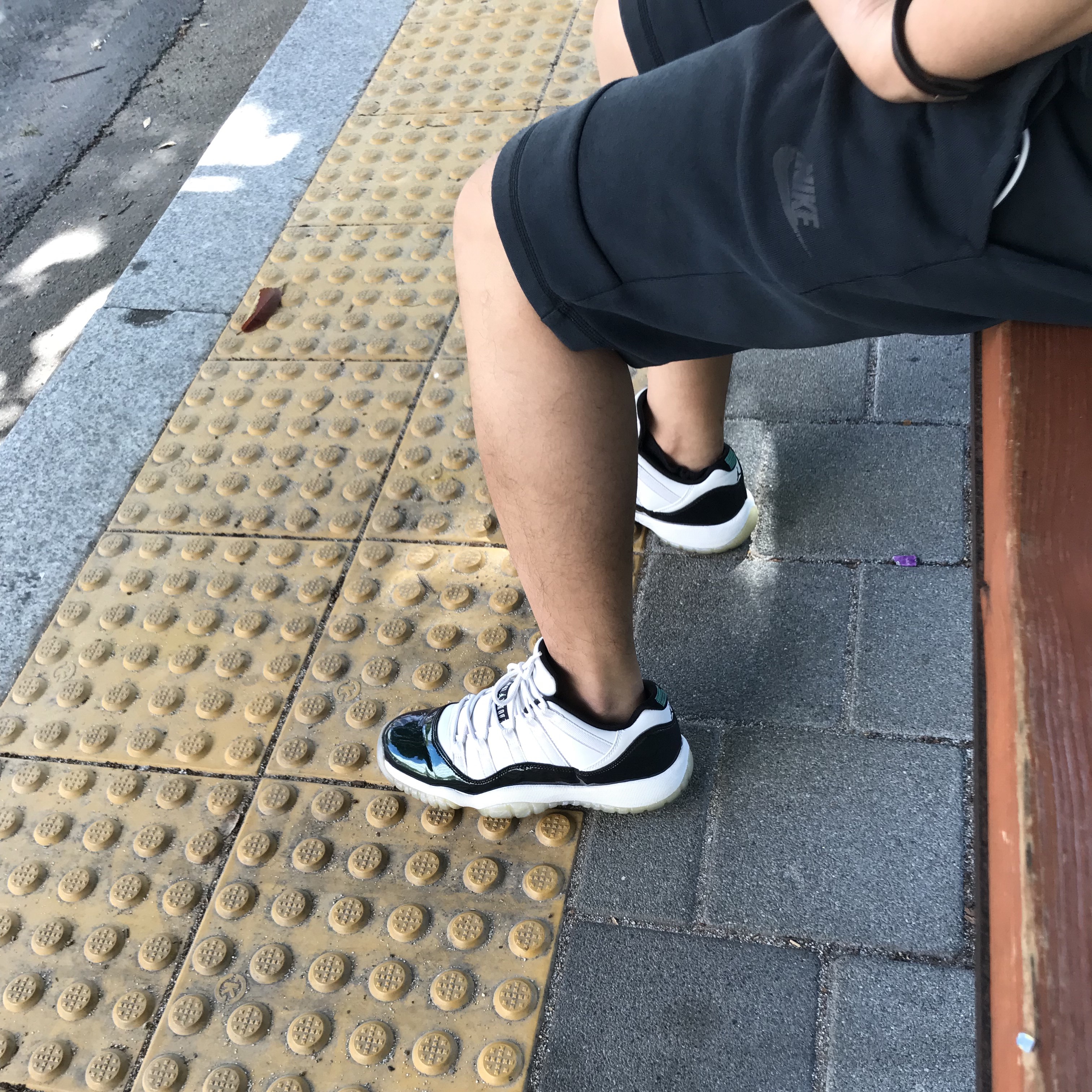 (GS) Jordan 11 Retro Low Iridescent 착용 스타일