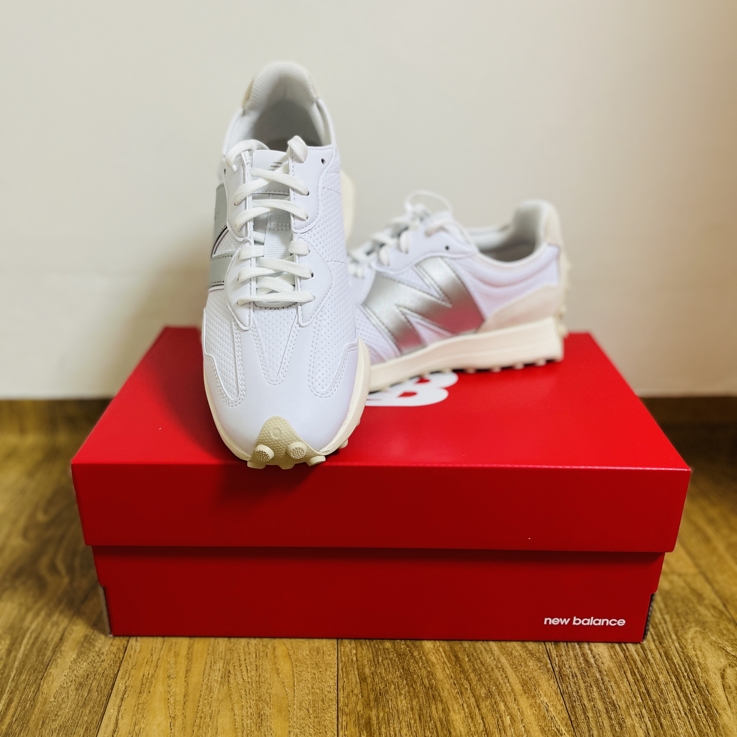 (W) New Balance 327 Golf White 착용 스타일 - 3