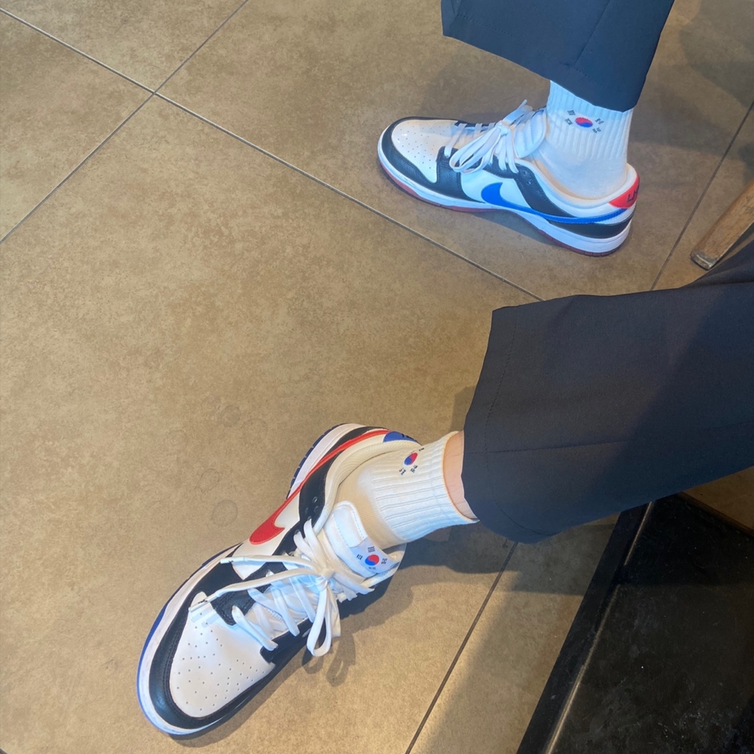 Nike Dunk Low SE Seoul (With Special Gift) 착용 스타일