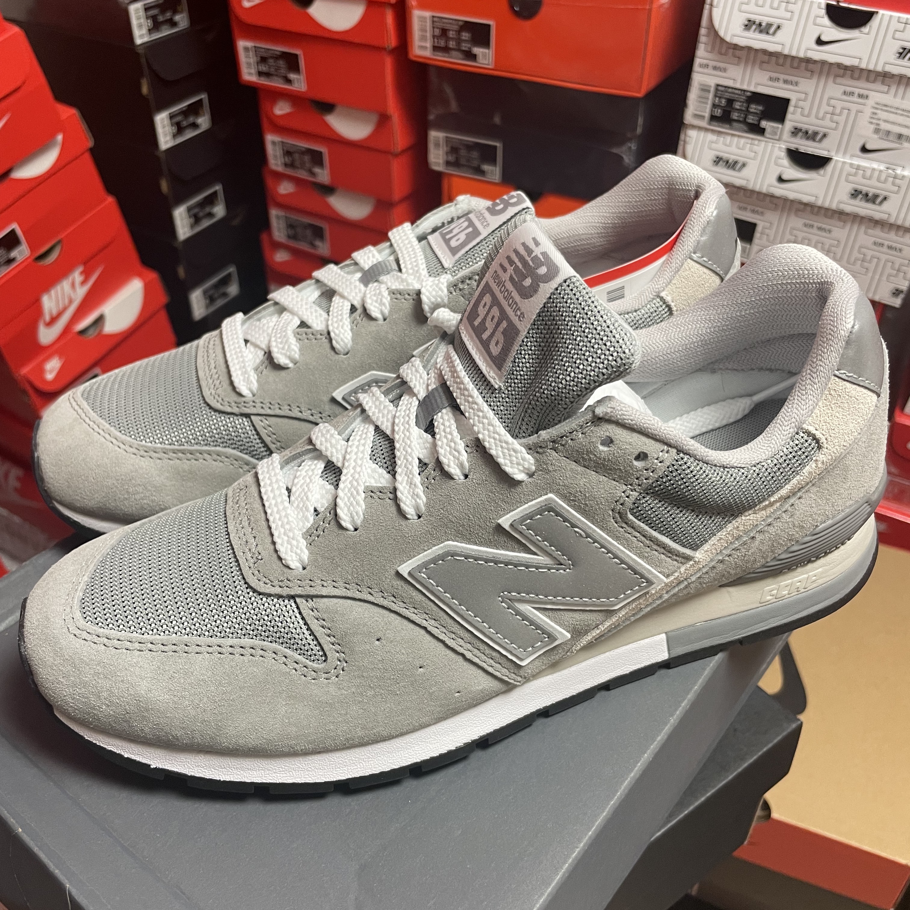New Balance 996 Grey 착용 스타일