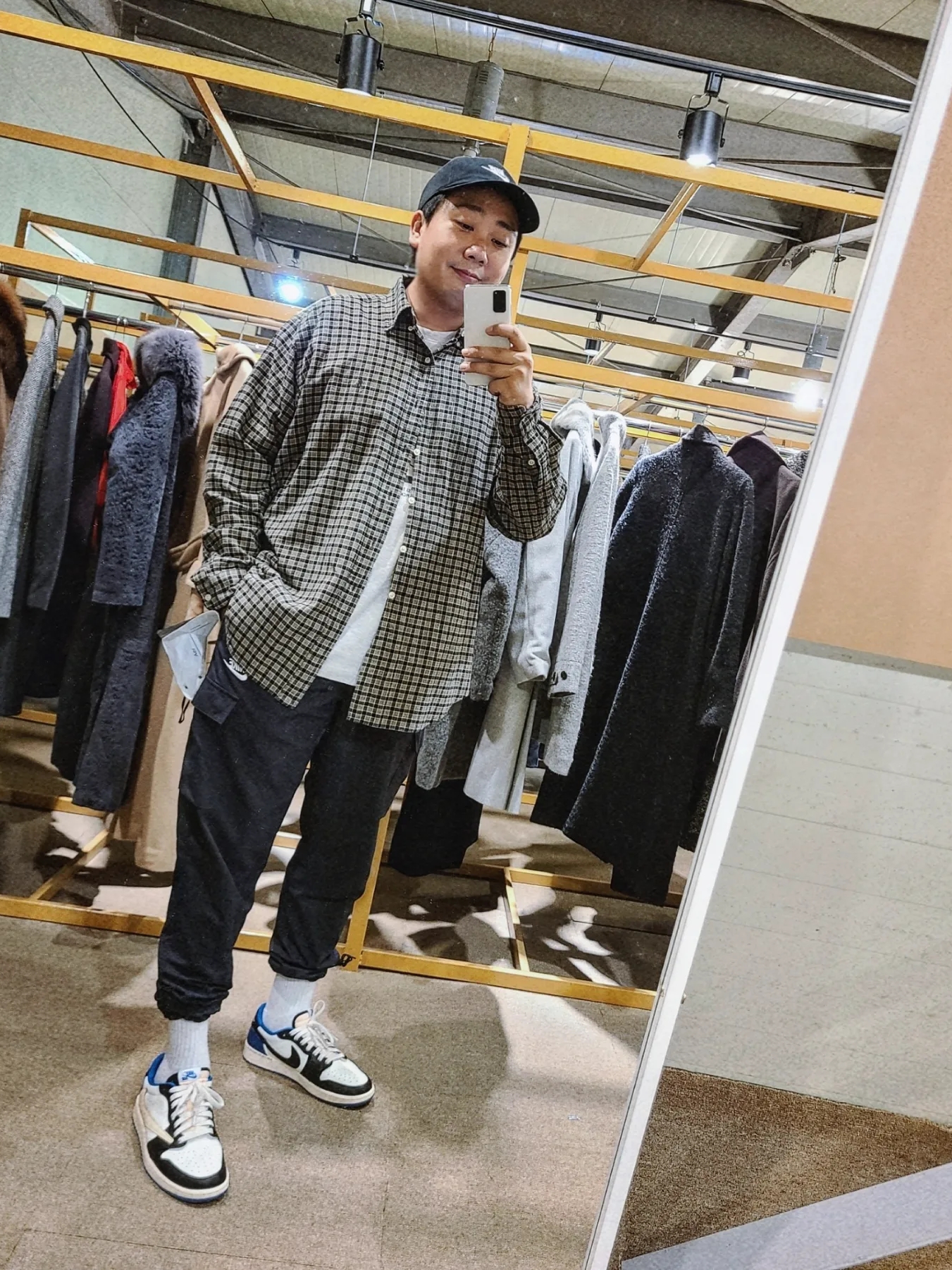 Jordan 1 x Travis Scott x Fragment Retro Low OG SP Military Blue 착용 스타일