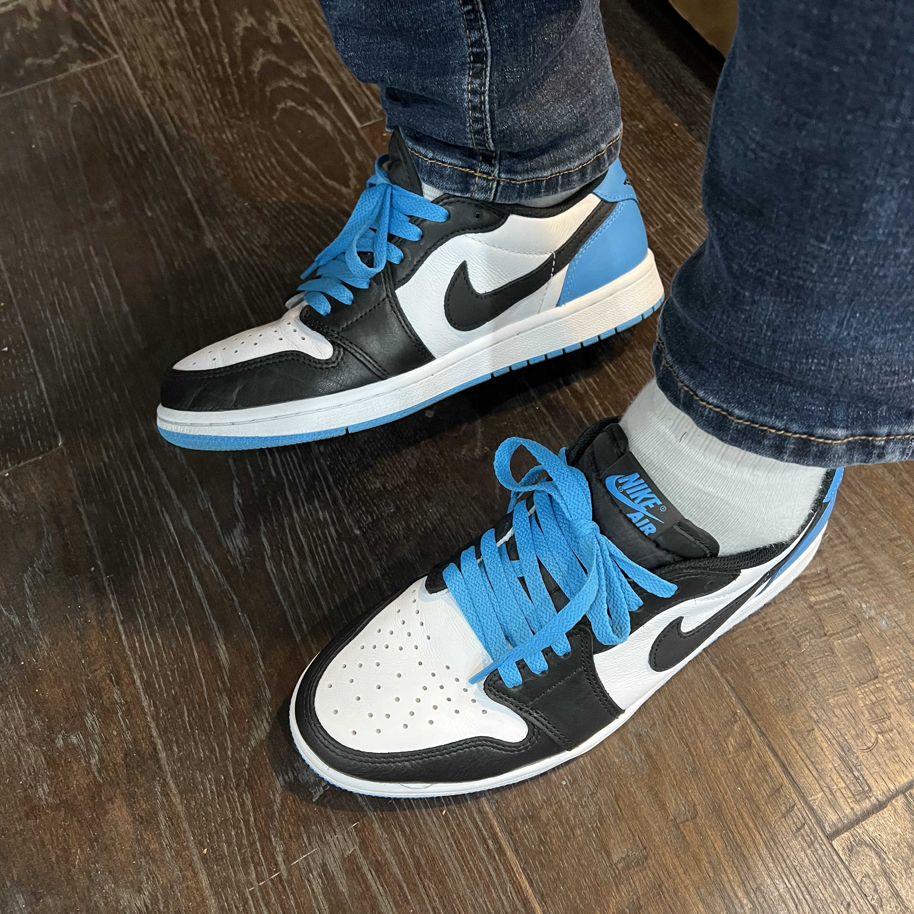 Jordan 1 Retro Low OG Black and Dark Powder Blue 착용 스타일