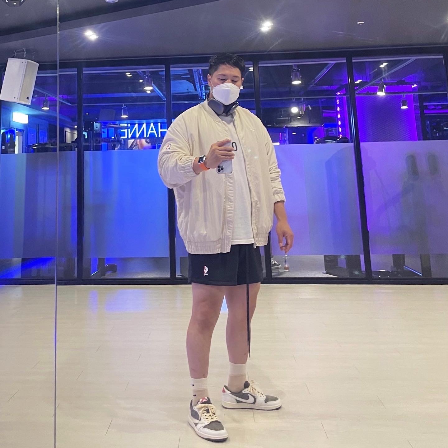 Apple AirPods Max Lightning Space Gray (Korean Ver.), Nike x Fear of God Basketball Shorts Off Noir 착용 스타일