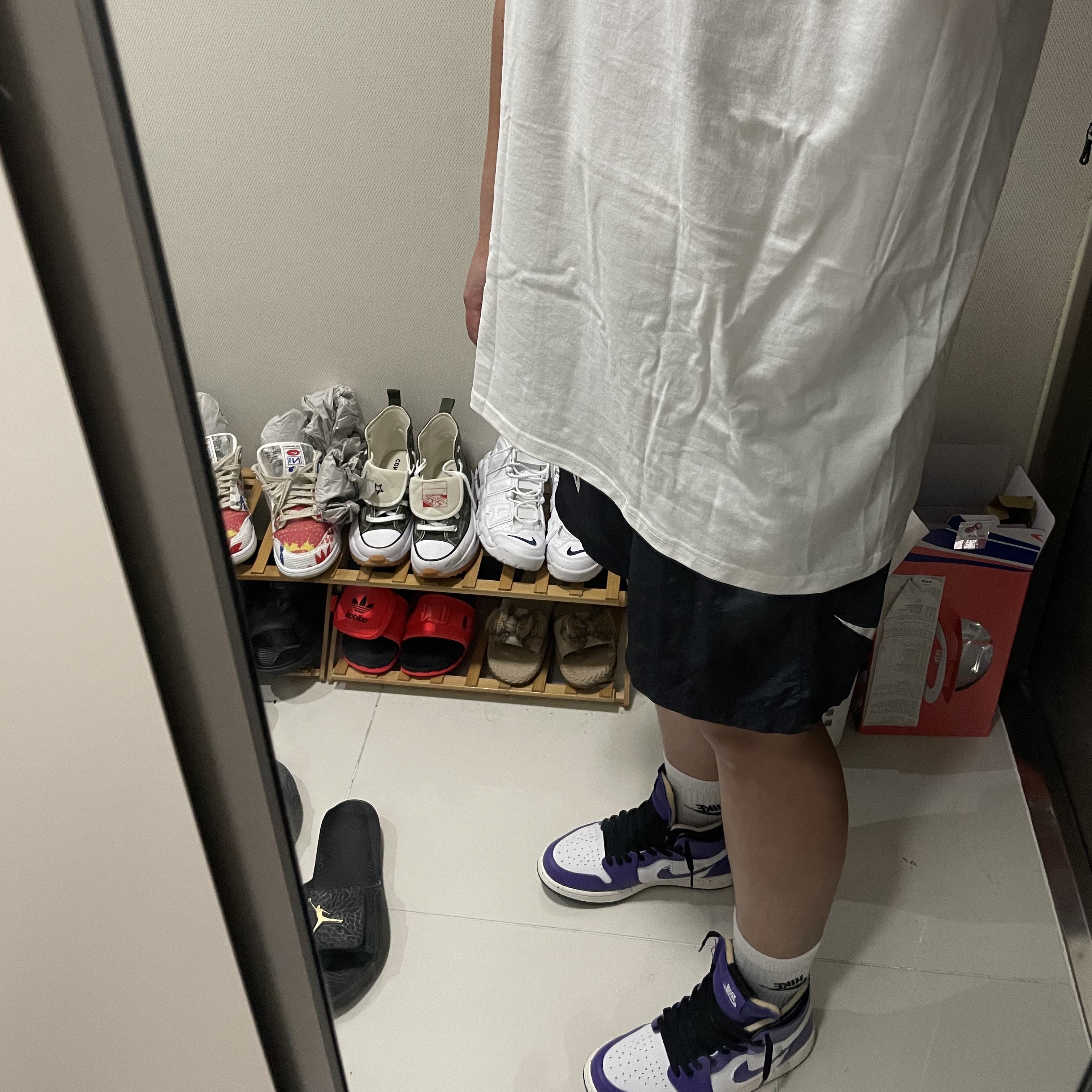 Stussy Withered Flower T-Shirt White, Nike x Stussy Water Shorts Off Noir 착용 스타일