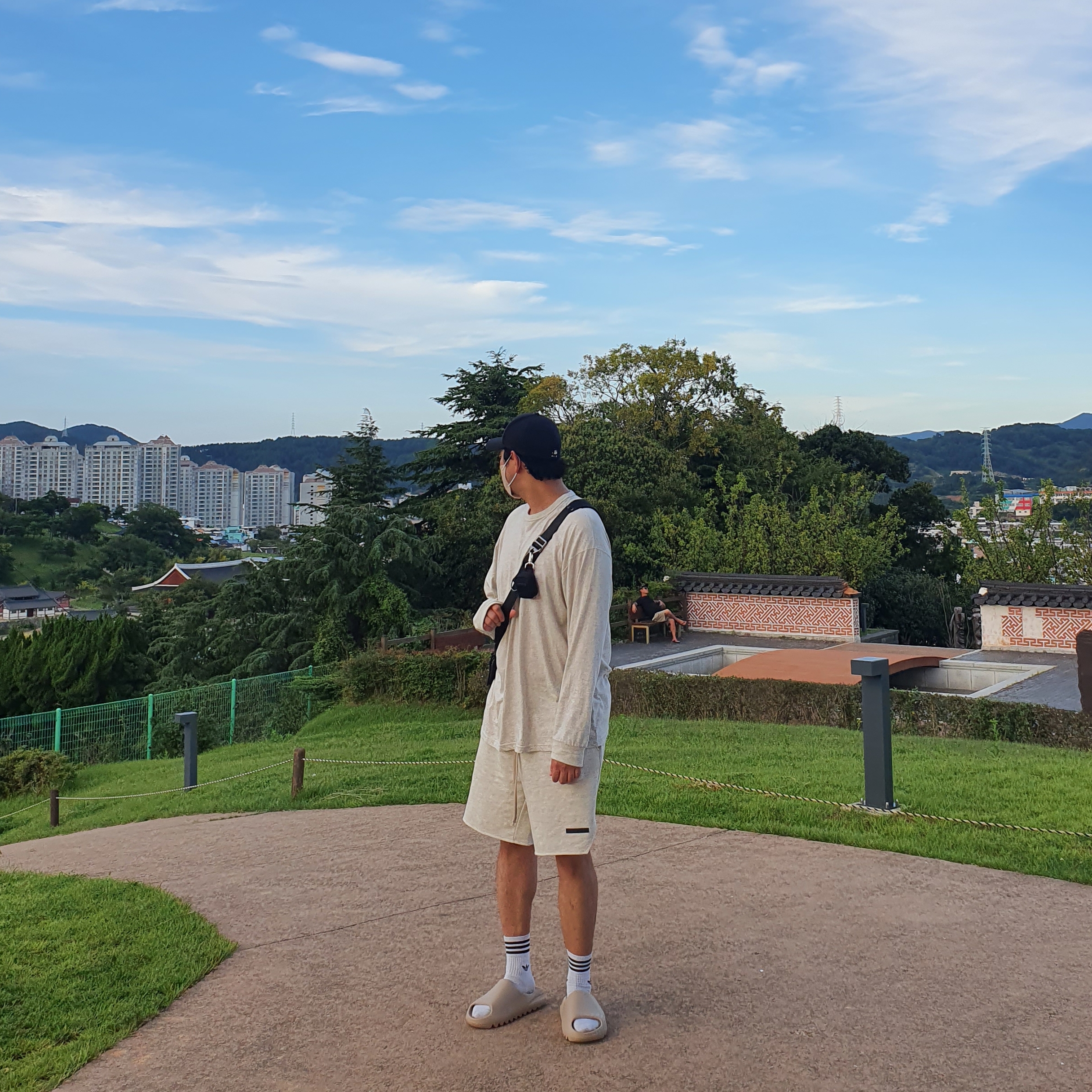 Adidas Yeezy Slide Pure - Re-Release Ver., Adidas Yeezy Slide Pure 착용 스타일 - 2