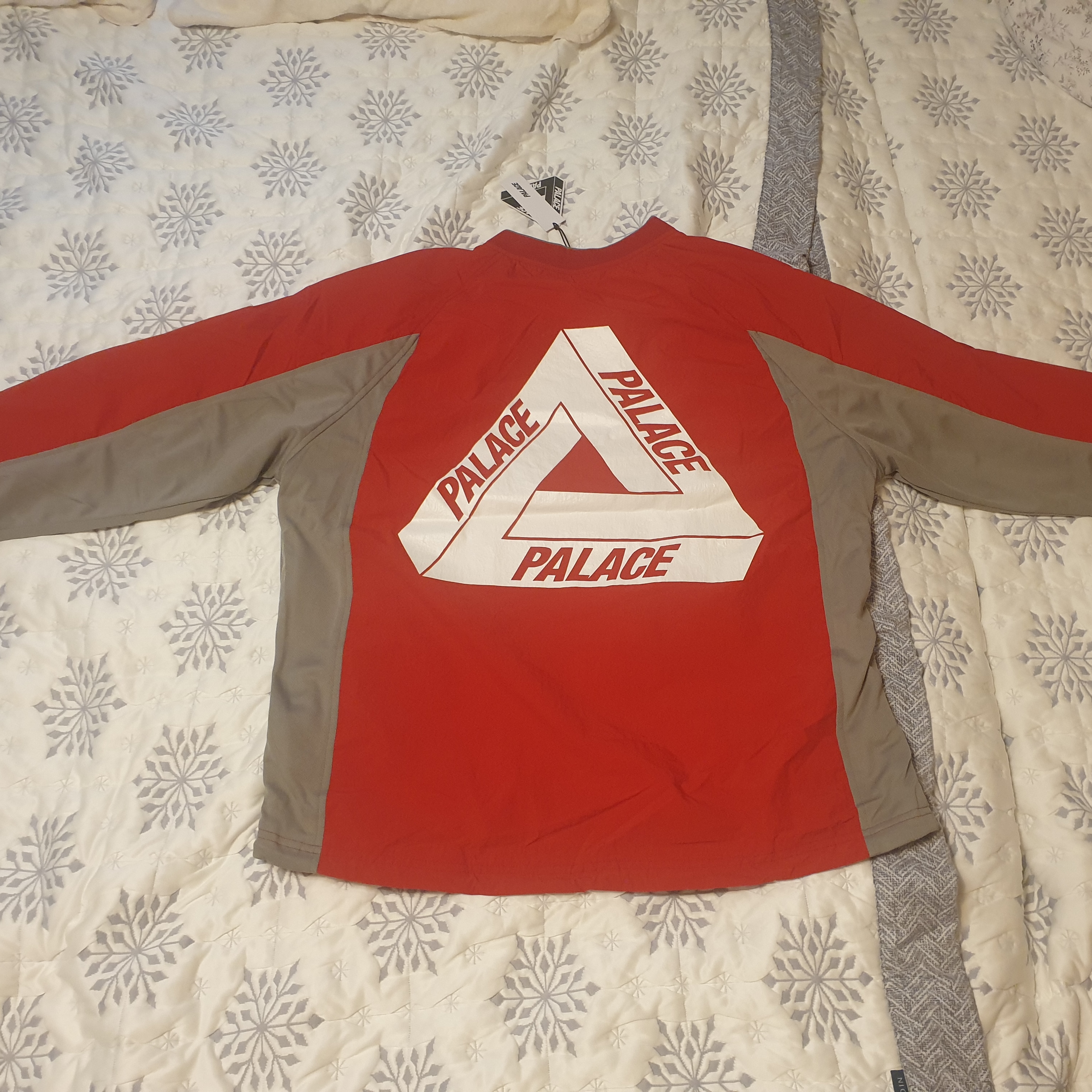 Palace Shell Pullover Jacket Red - 22SS, Nike x Stussy Windrunner Jacket Habanero Red 착용 스타일 - 1