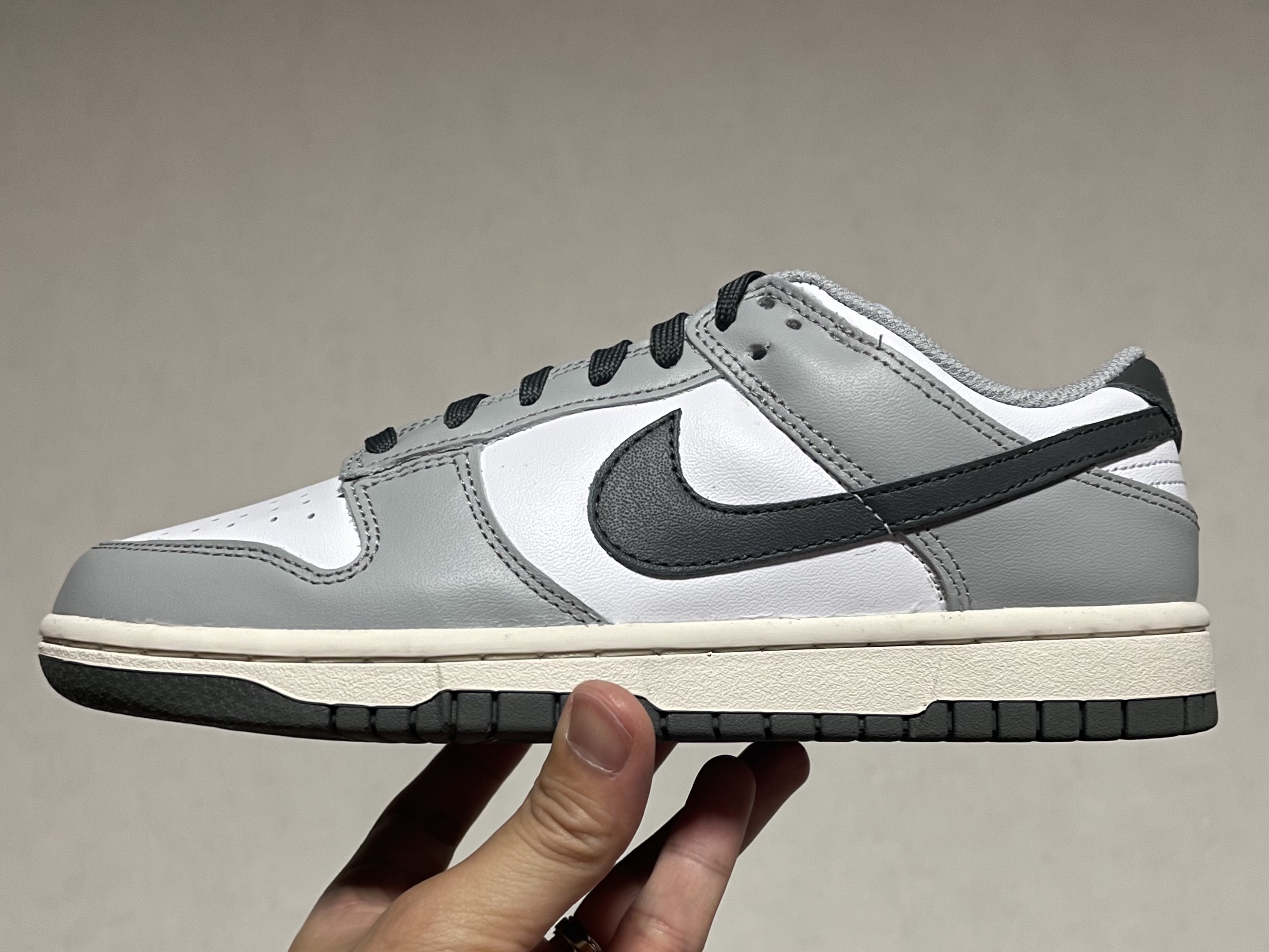 (W) Nike Dunk Low Light Smoke Grey 착용 스타일