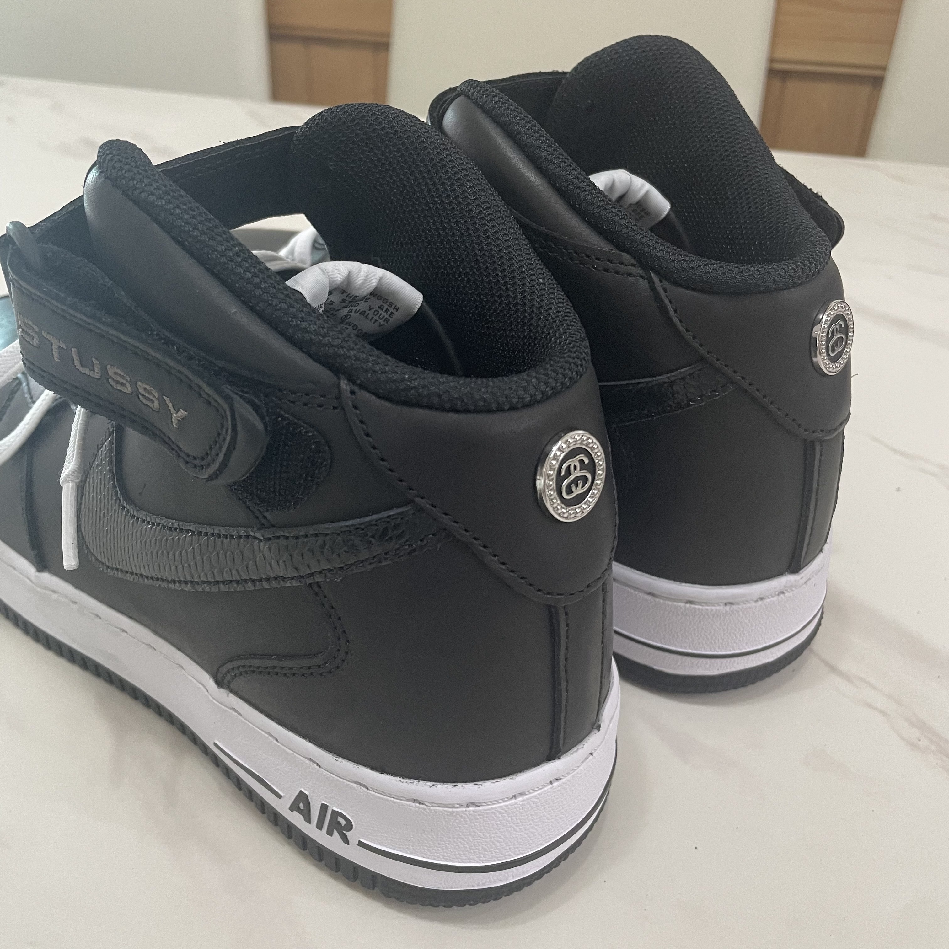 Nike x Stussy Air Force 1 '07 Mid SP Black 착용 스타일 - 3