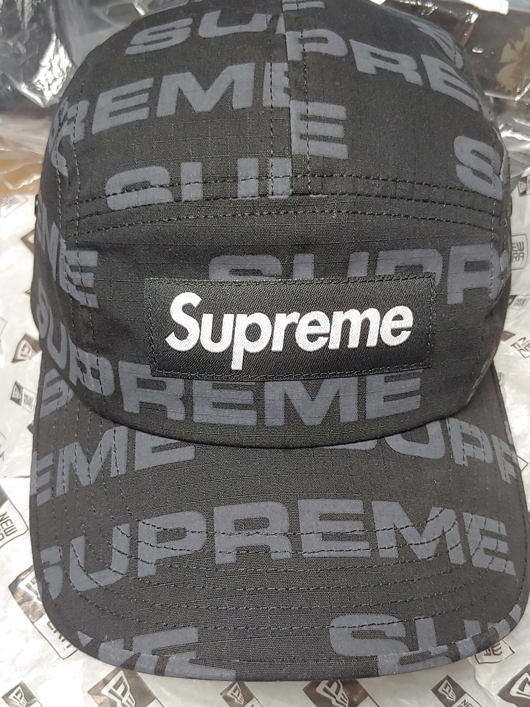 Supreme Reactive Print Camp Cap Black - 20FW 착용 스타일 - 1