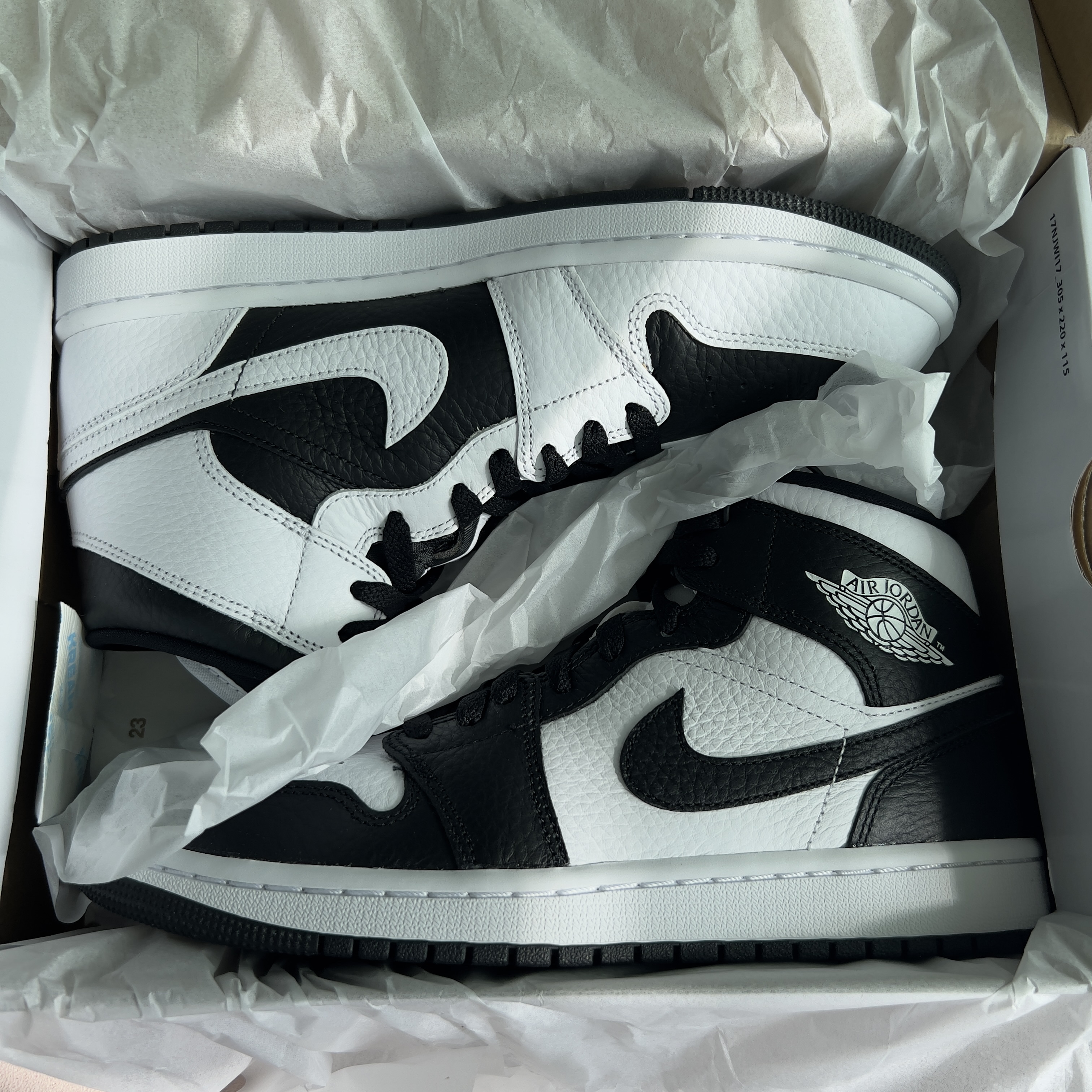 (W) Jordan 1 Mid SE Black White 착용 스타일