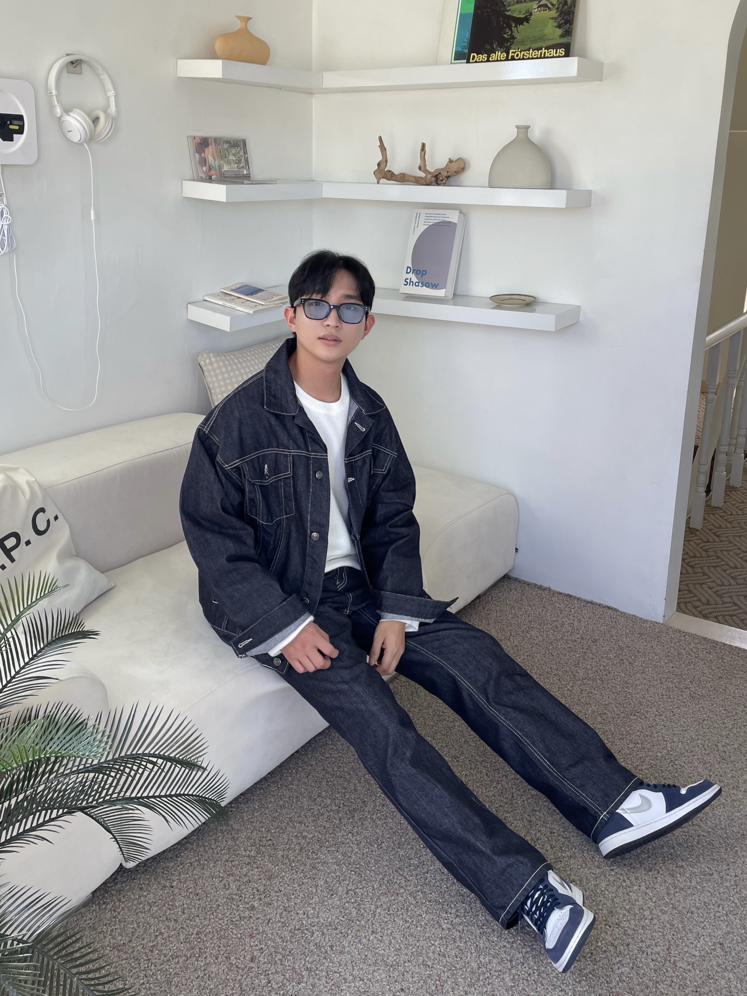 Jordan 1 Retro High OG CO.JP Midnight Navy, Jordan 1 Retro High OG CO.JP Midnight Navy (Suitcase Special Box) 착용 스타일 - 1