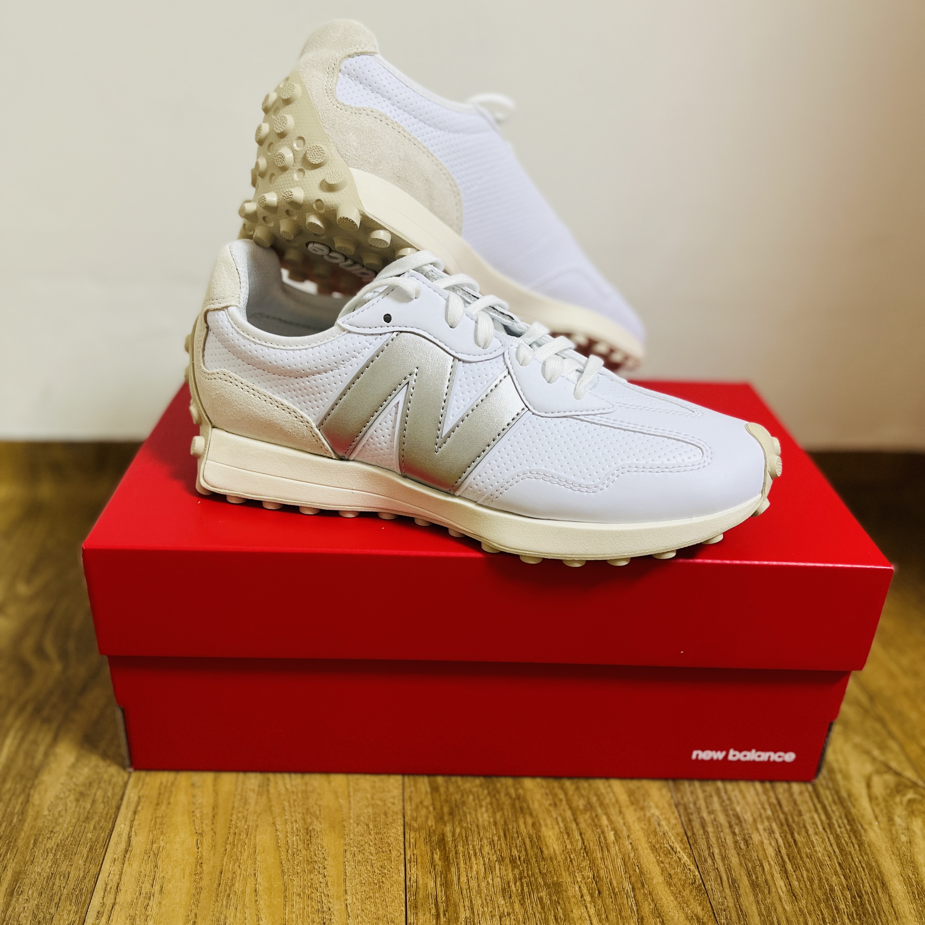 (W) New Balance 327 Golf White 착용 스타일 - 1