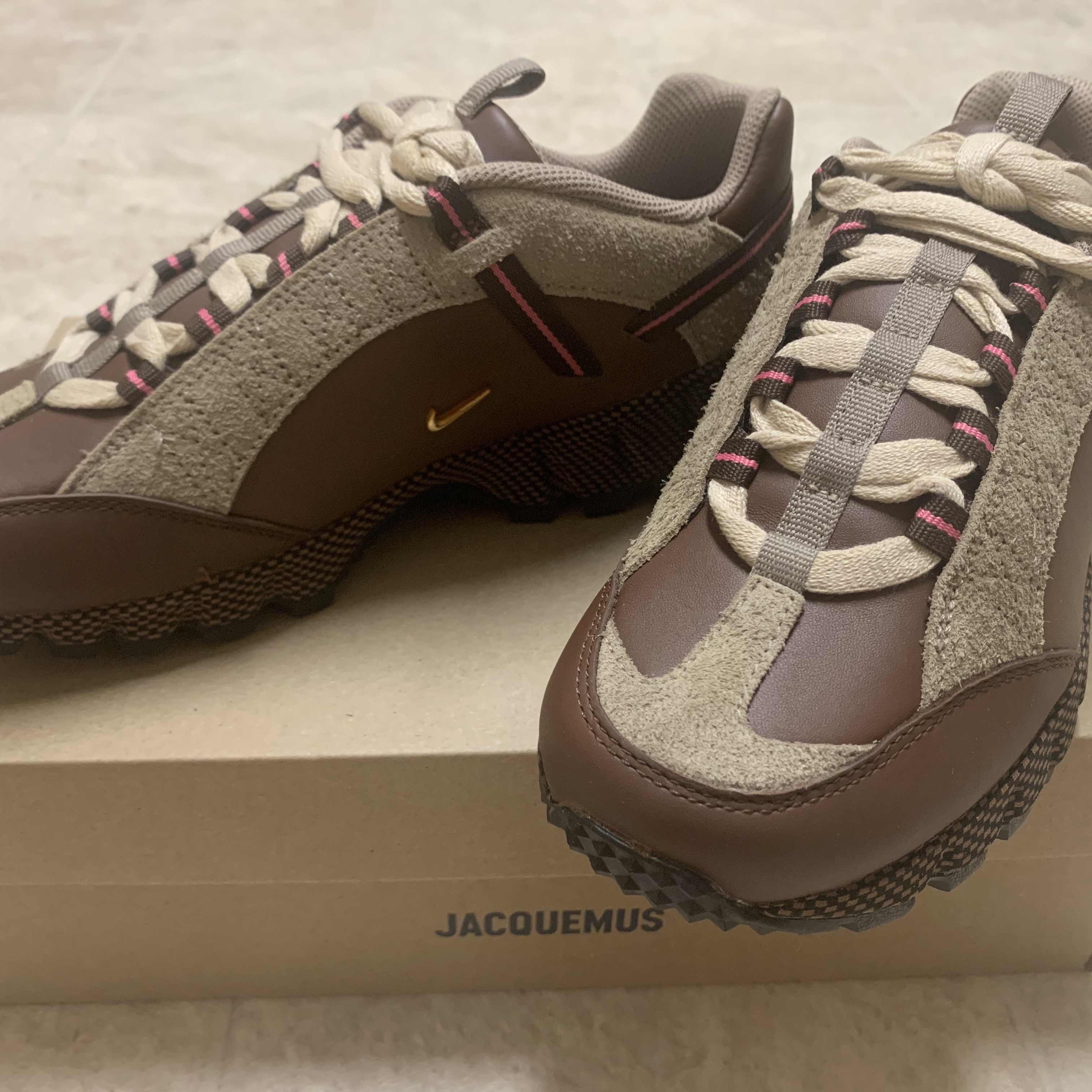 Nike x Jacquemus Air Humara LX Ale Brown and Gold 착용 스타일