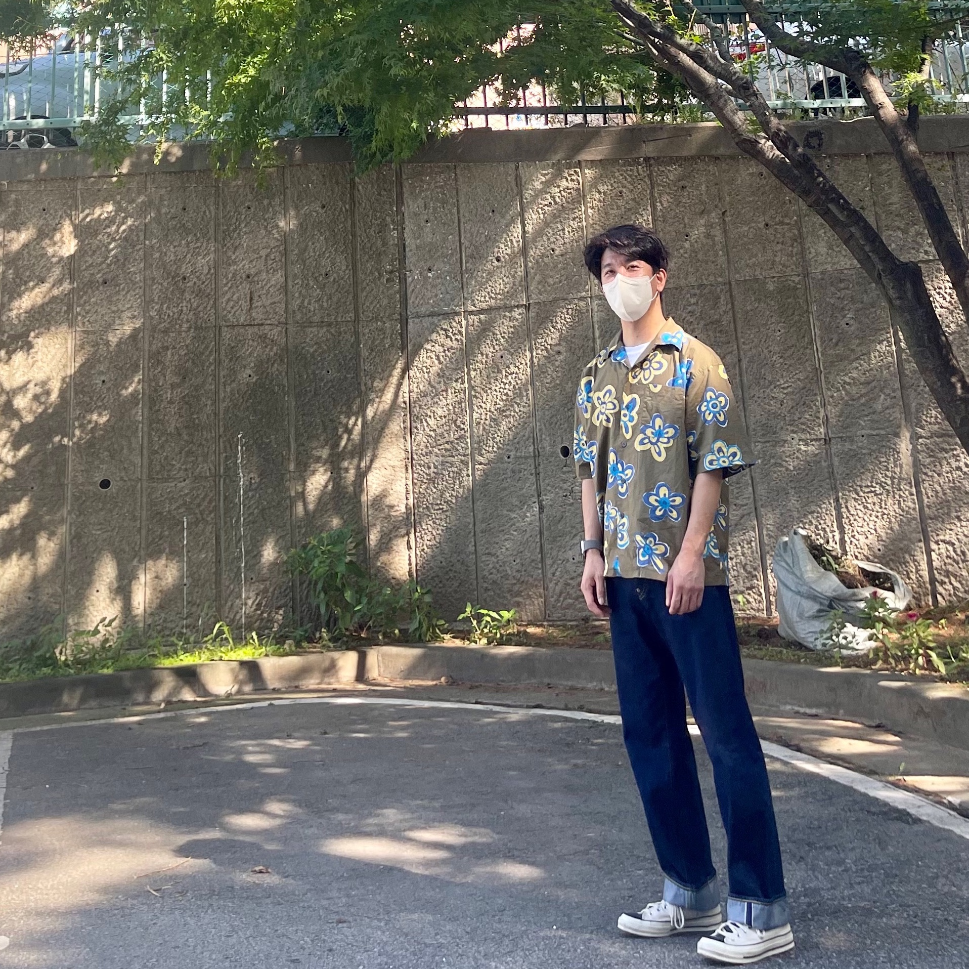 Uniqlo x Marni Oversized Open Collar Shirt Olive, Converse x Fear of God Essentials Chuck 70 Hi Natural 2020 착용 스타일 - 1