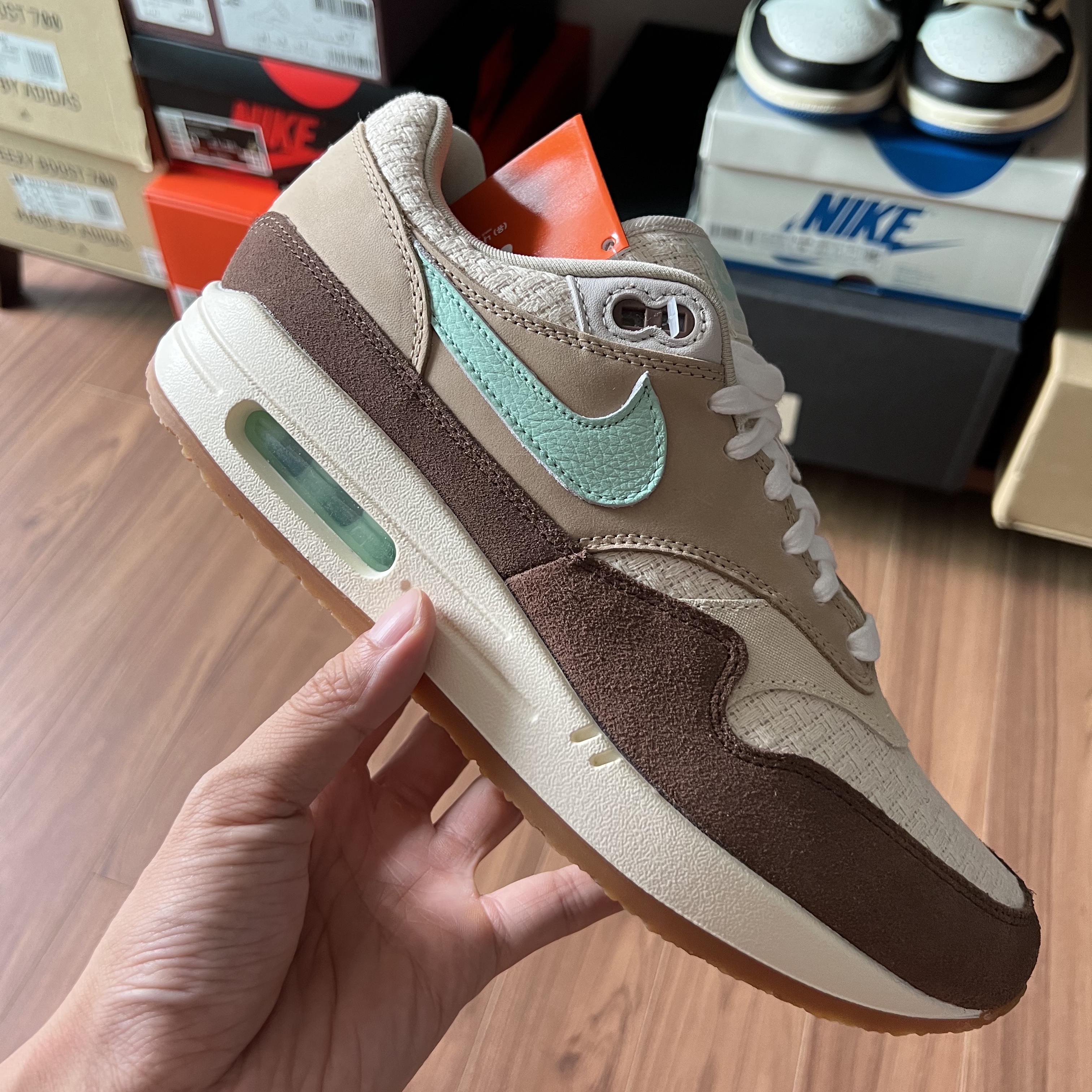 Nike Air Max 1 Premium Crepe Hemp 착용 스타일 - 1