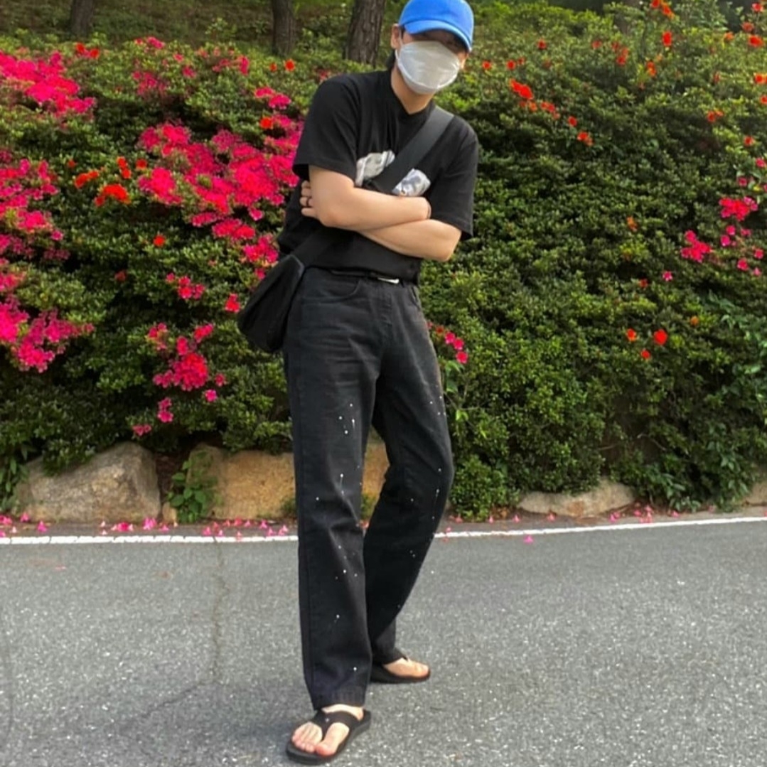 Thom Browne Molded Rubber Stripe Flip Flop Black 착용 스타일