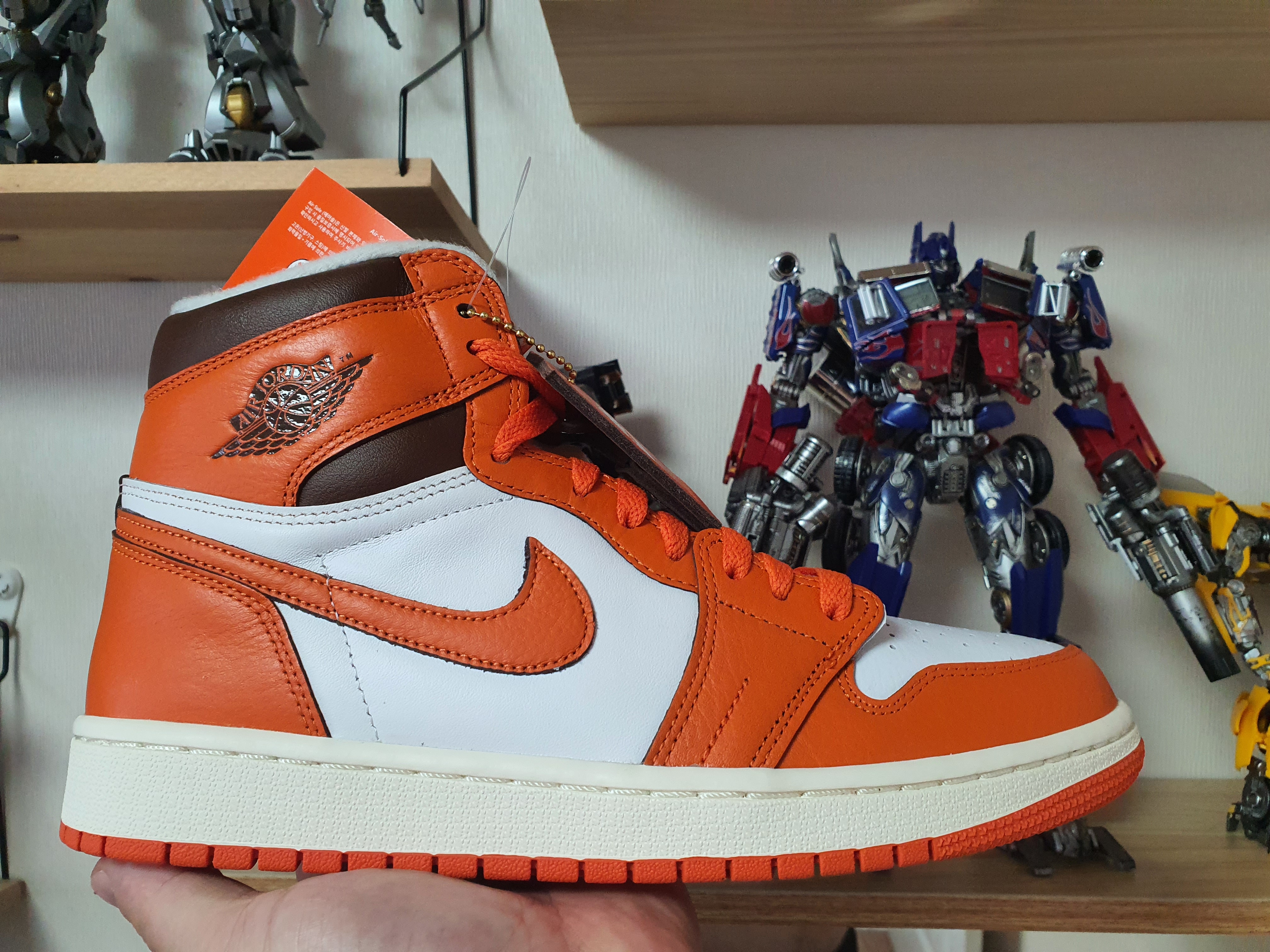 (W) Jordan 1 Retro High OG Starfish 착용 스타일 - 1
