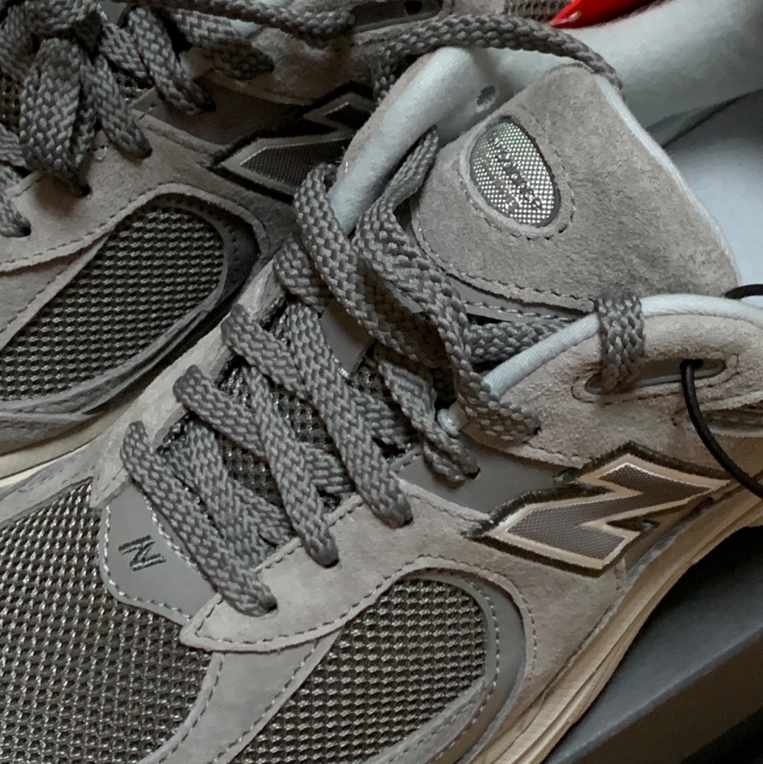 New Balance 2002R Grey 착용 스타일 - 1