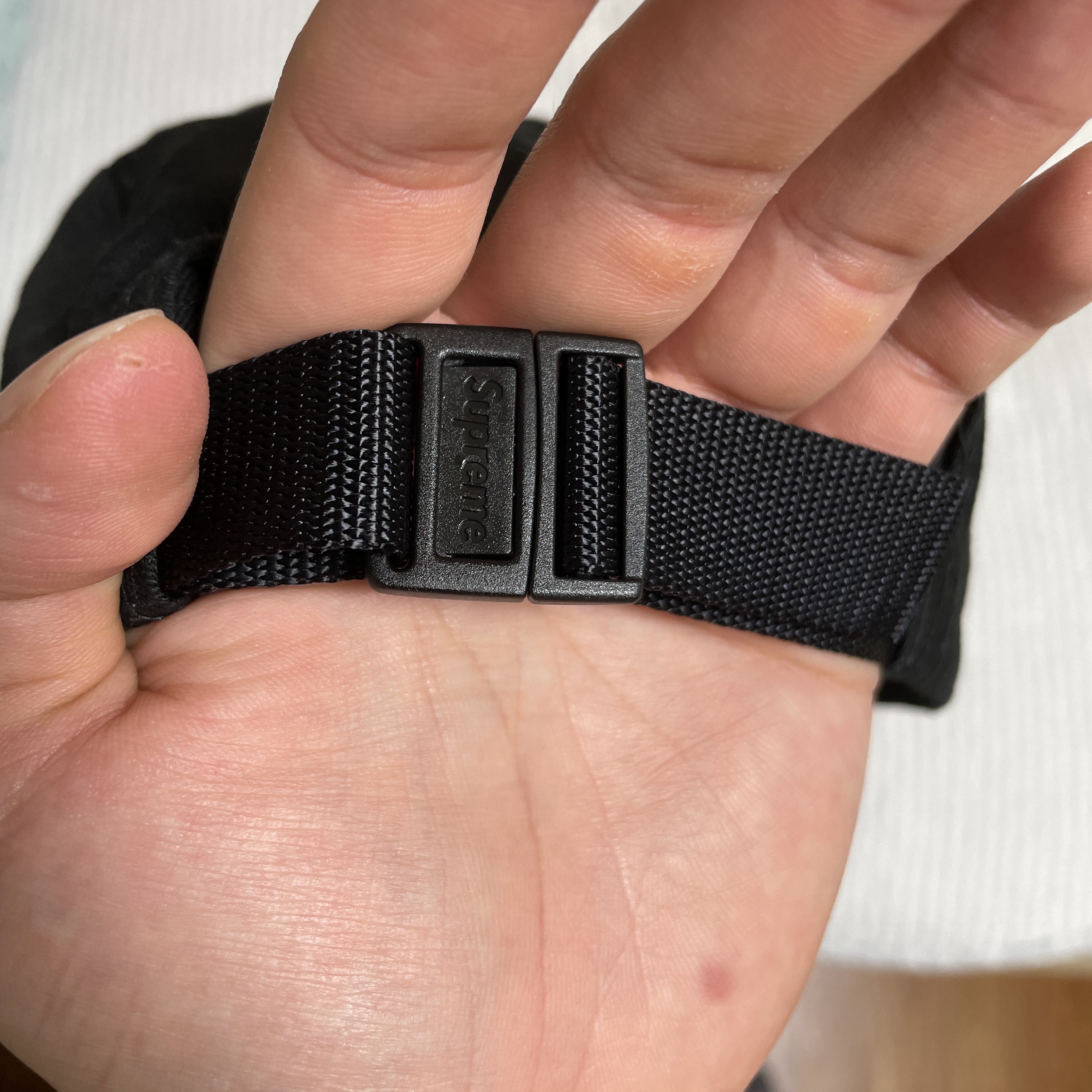 Apple Watch SE 40mm GPS Space Gray Aluminum Case with Sport Band Midnight (Korean Ver.), Supreme Backpack Black - 22SS 착용 스타일 - 4