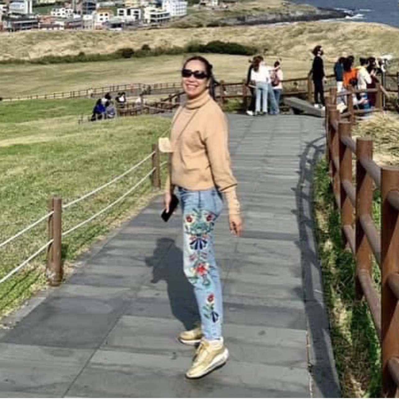 (W) Nike Air Max 97 Metallic Gold 착용 스타일 - 3