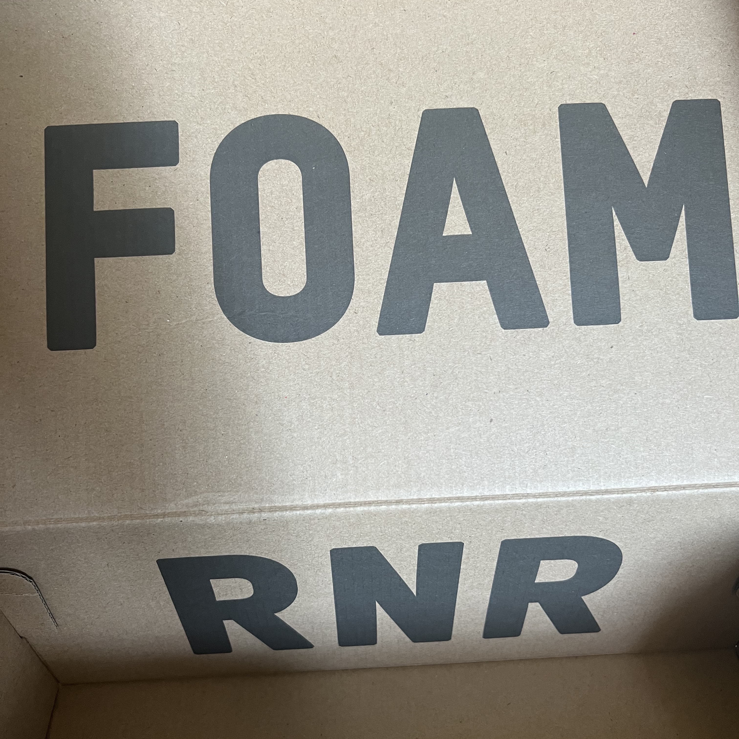 Adidas Yeezy Foam RNNR Onyx 착용 스타일 - 2