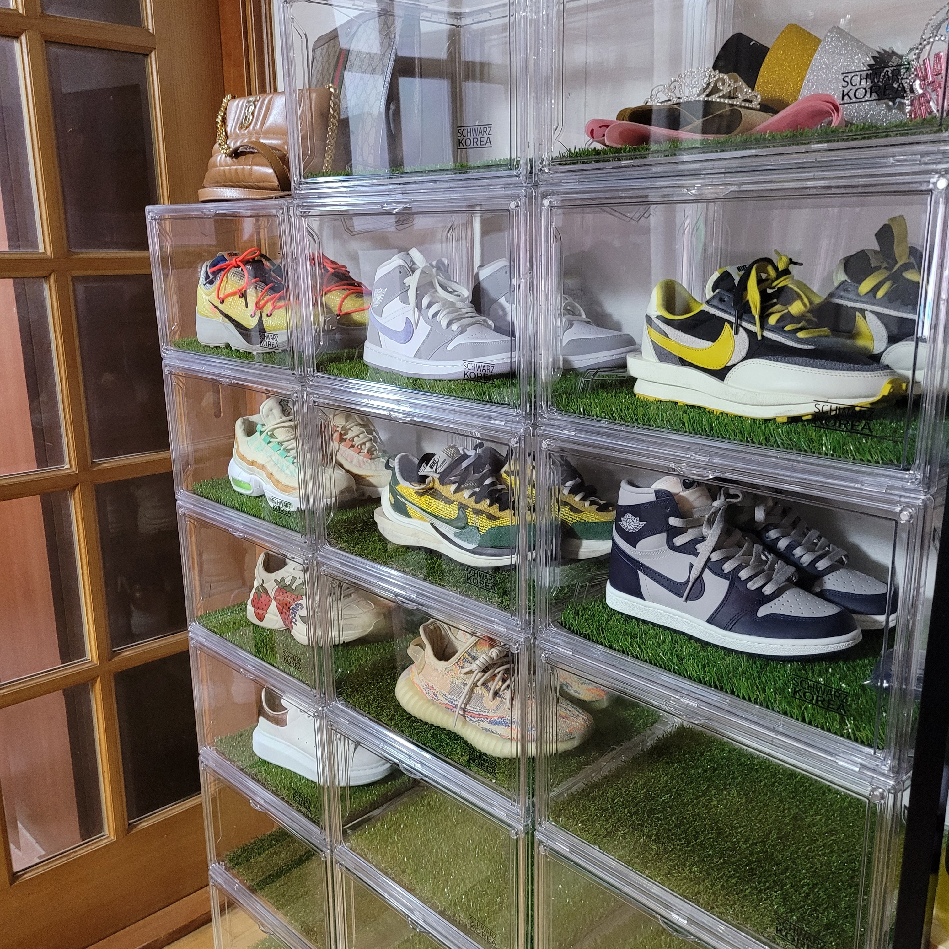 Adidas Yeezy Boost 350 V2 MX Oat, Nike x Sacai x Undercover LDWaffle Black Bright Citron 착용 스타일