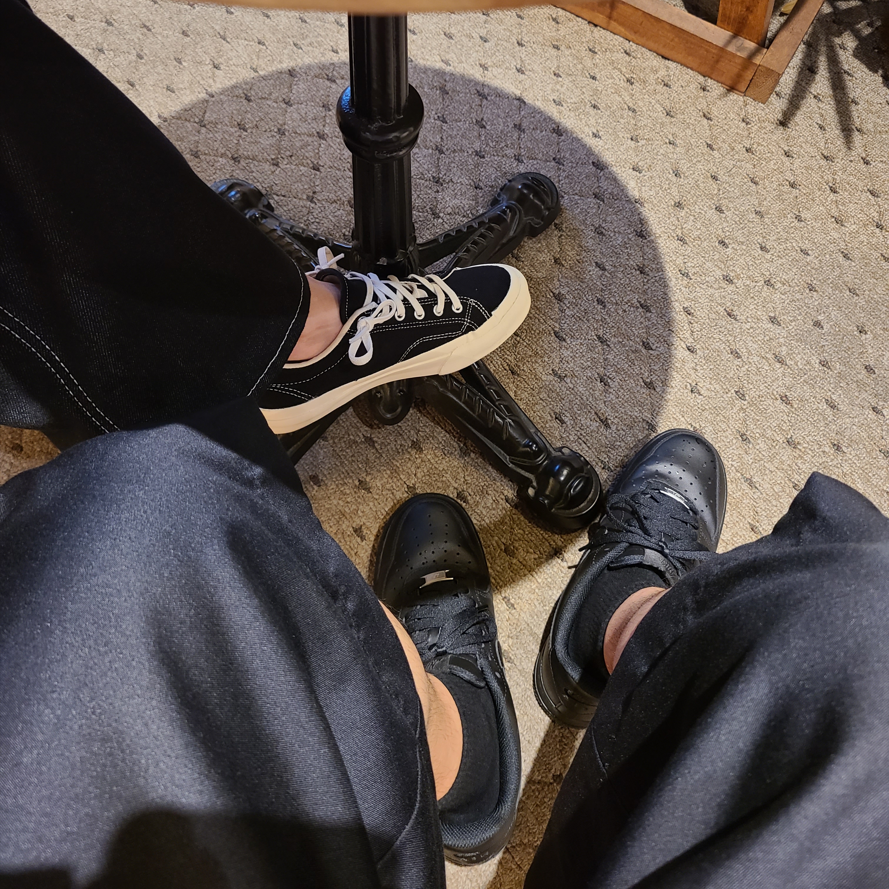 (W) Nike Air Force 1 '07 Low Triple Black 착용 스타일
