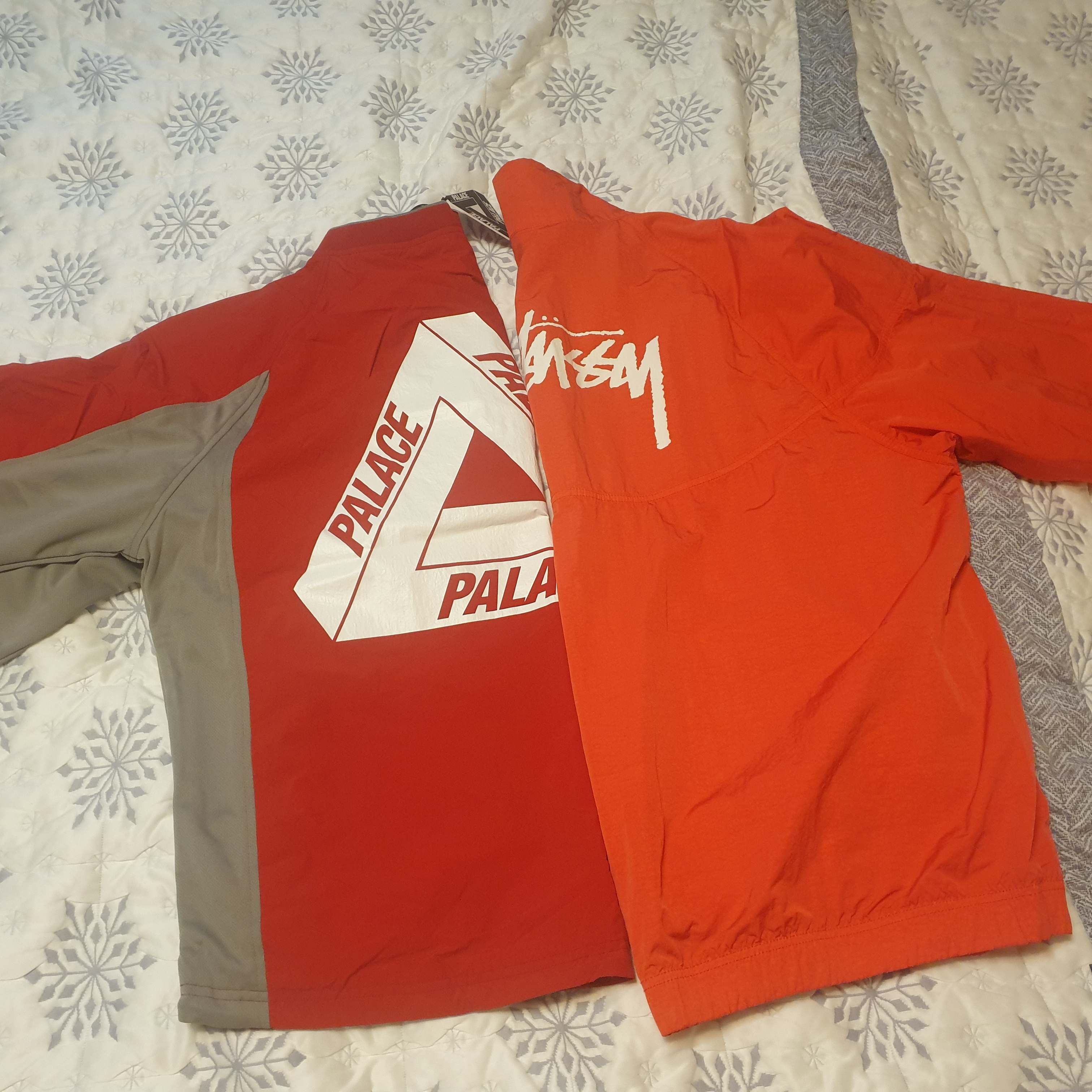 Palace Shell Pullover Jacket Red - 22SS, Nike x Stussy Windrunner Jacket Habanero Red 착용 스타일 - 3