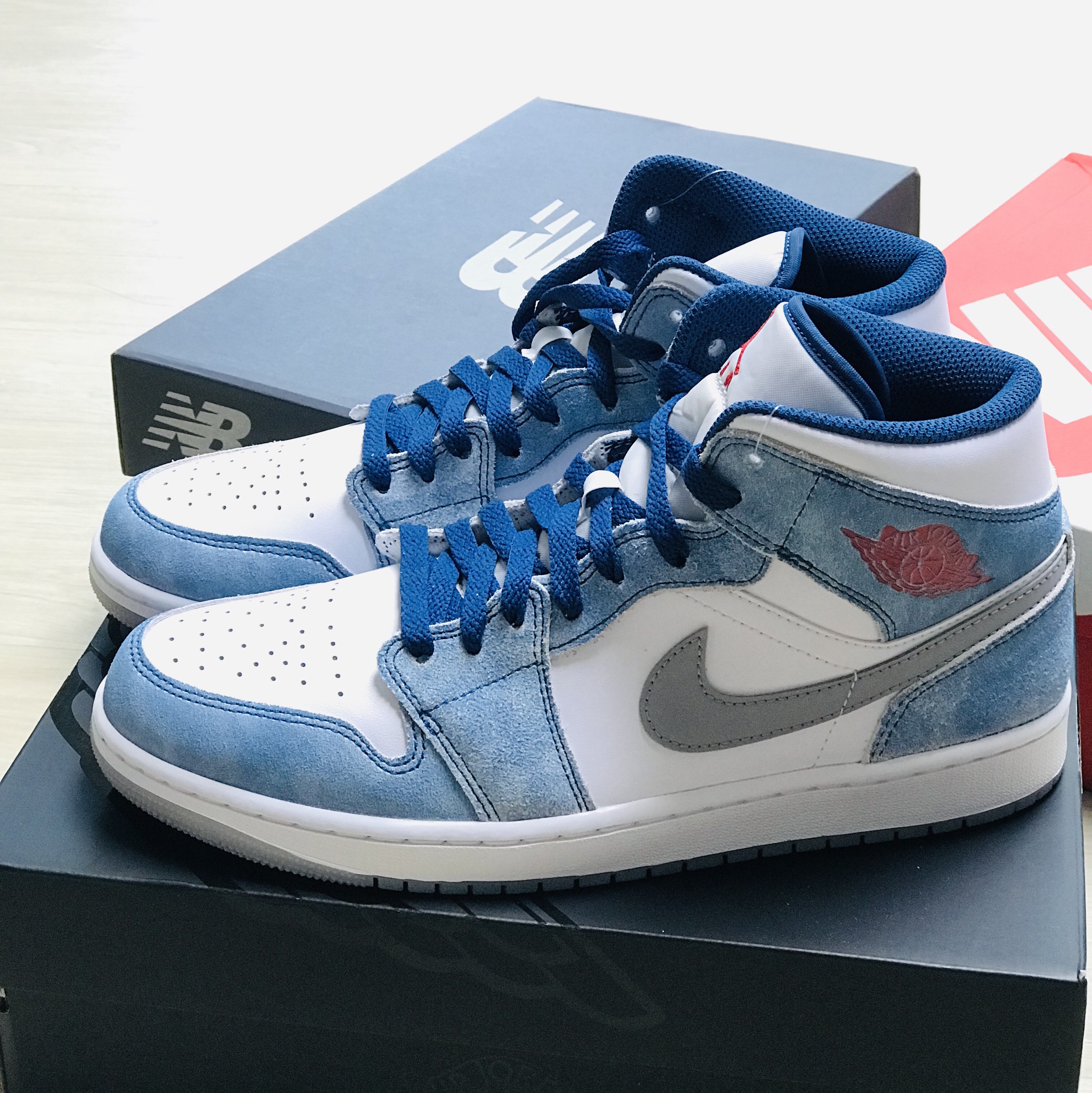 Jordan 1 Mid SE French Blue Fire Red 착용 스타일 - 2