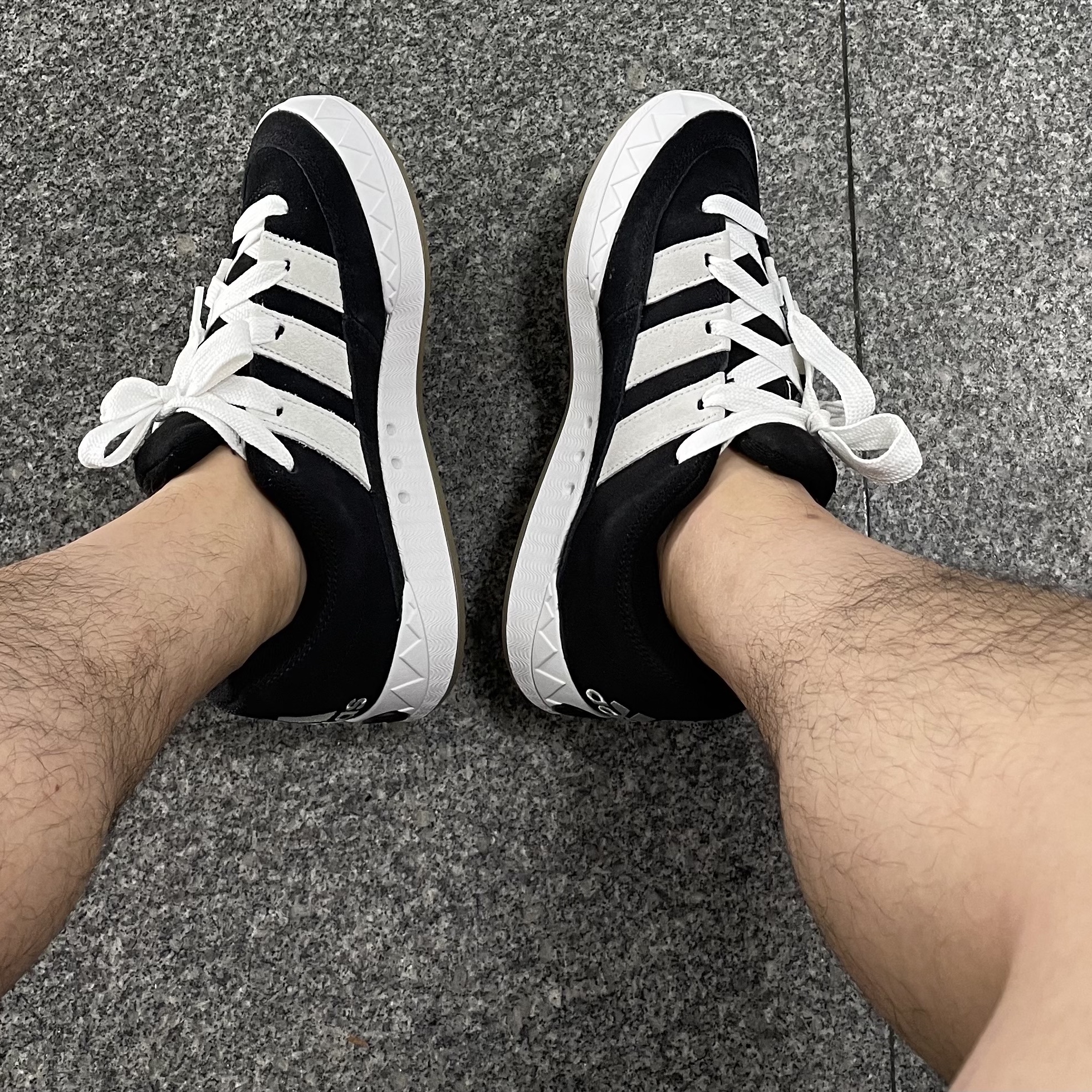 Adidas Adimatic Core Black 착용 스타일