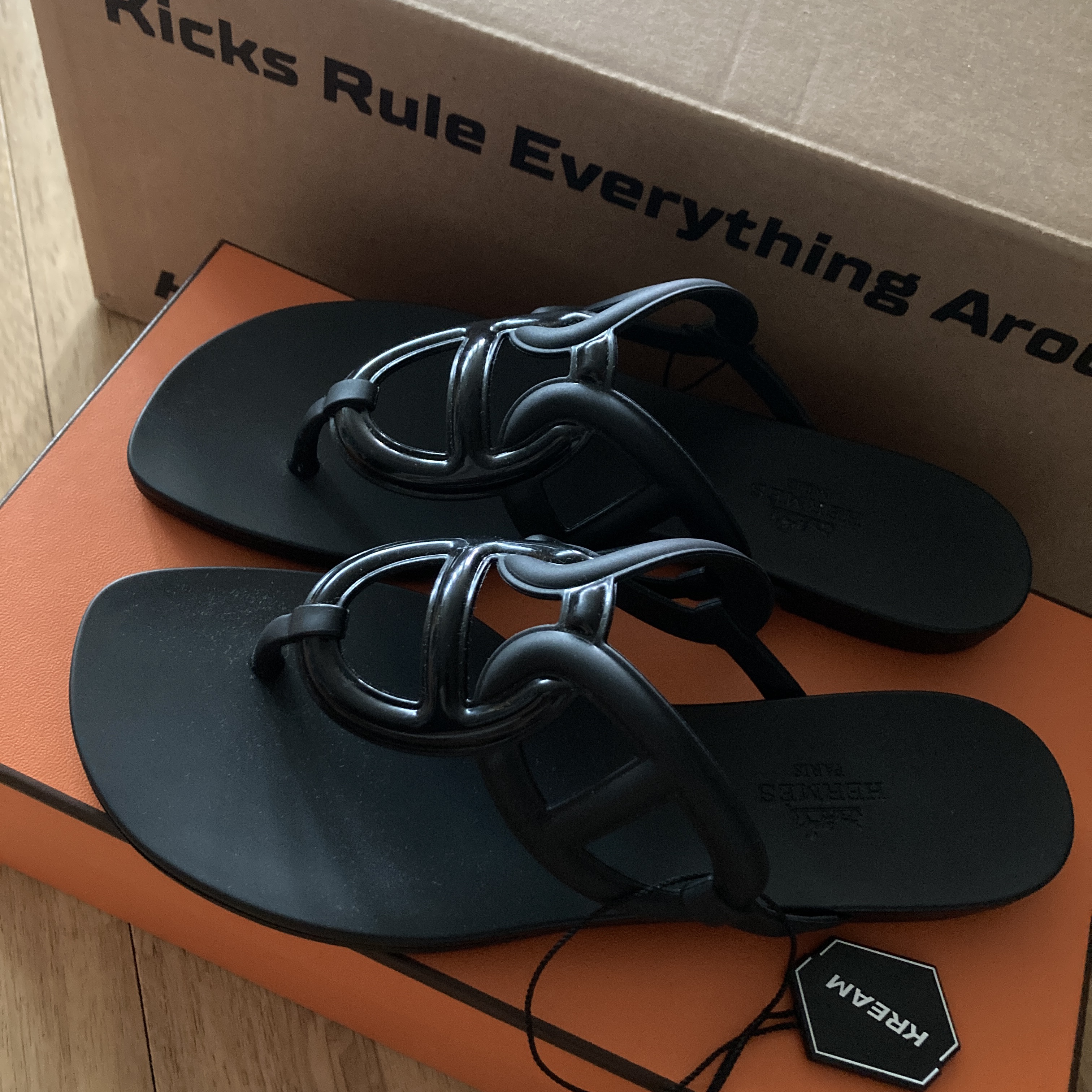 (W) Hermes Egerie Sandal Noir 착용 스타일