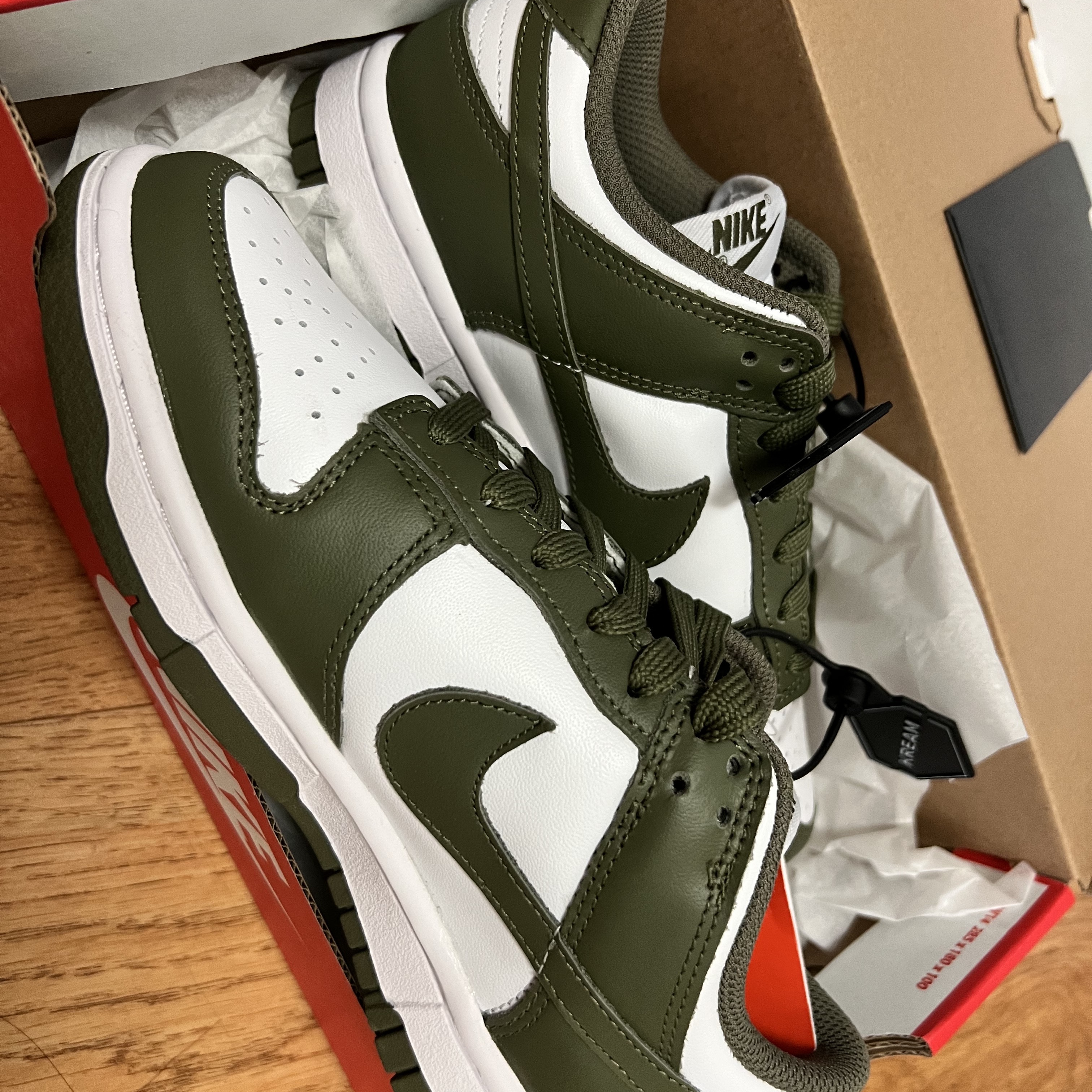 (W) Nike Dunk Low Medium Olive 착용 스타일 - 3