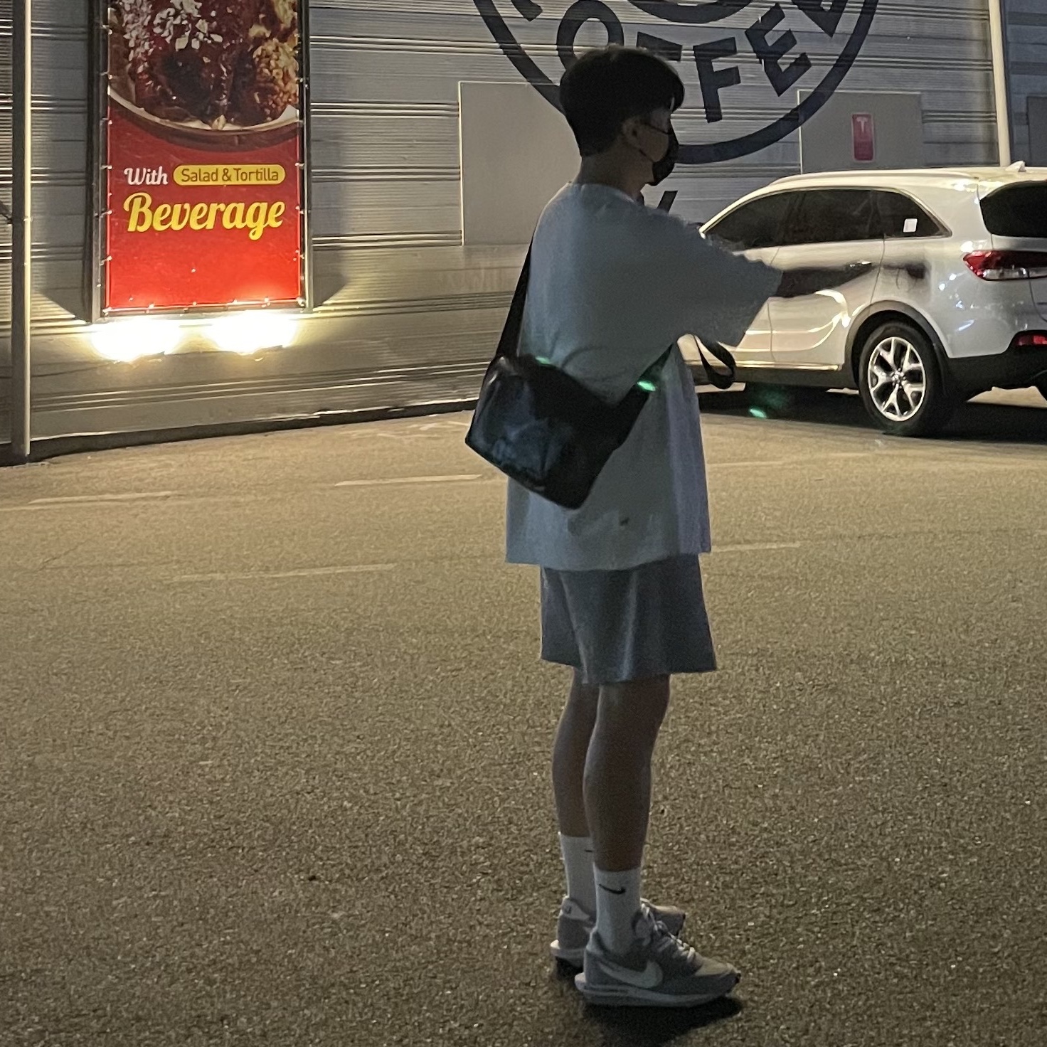 Nike x Sacai x Fragment LDWaffle Light Smoke Grey, Ader Error Trace Admore Crossbody Bag Black 착용 스타일