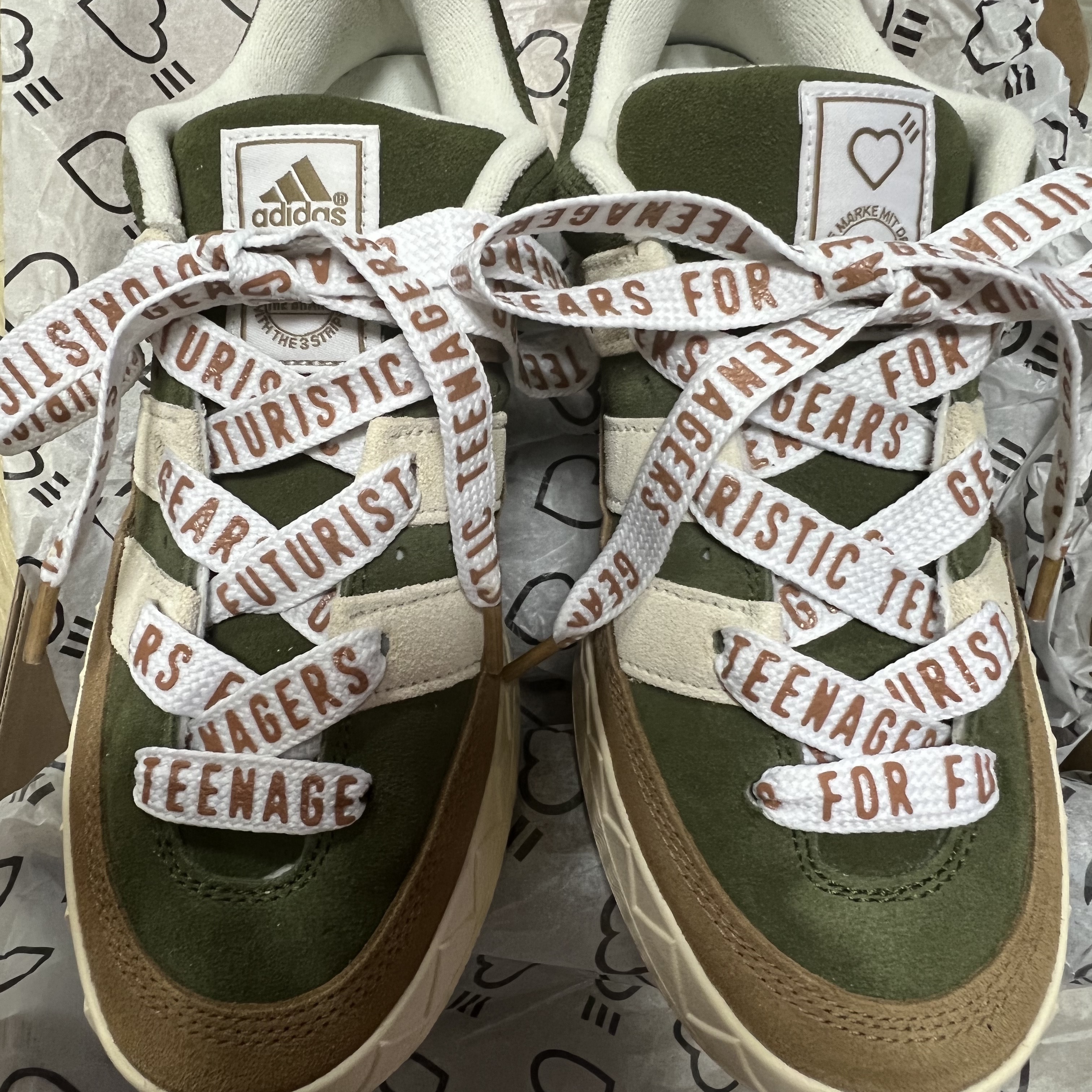 Adidas x Human Made Adimatic Brown 착용 스타일 - 4