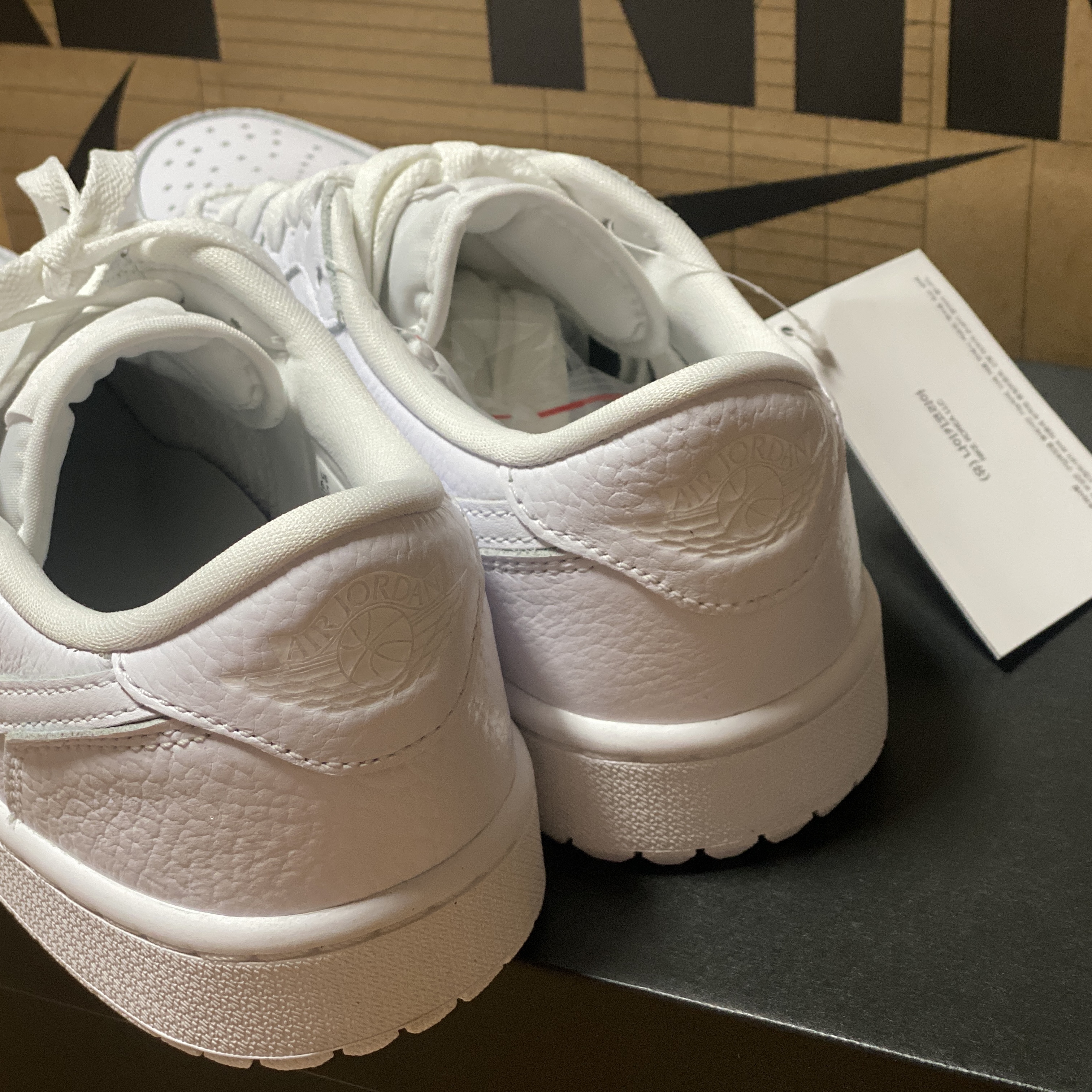 Jordan 1 Low Golf Triple White 착용 스타일 - 3