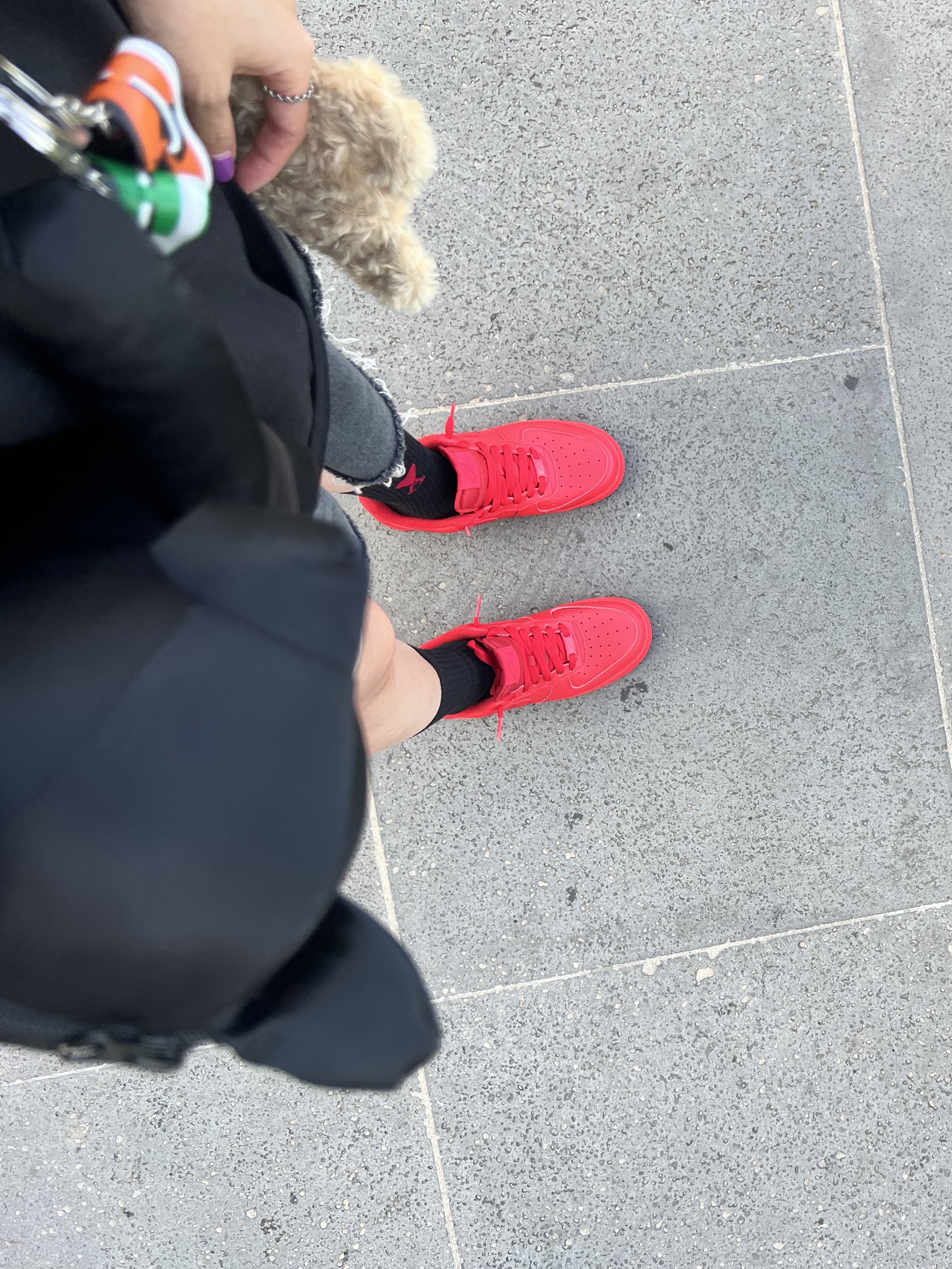 Nike Air Force 1 '07 LV8 Low 1 Triple Red 착용 스타일 - 2