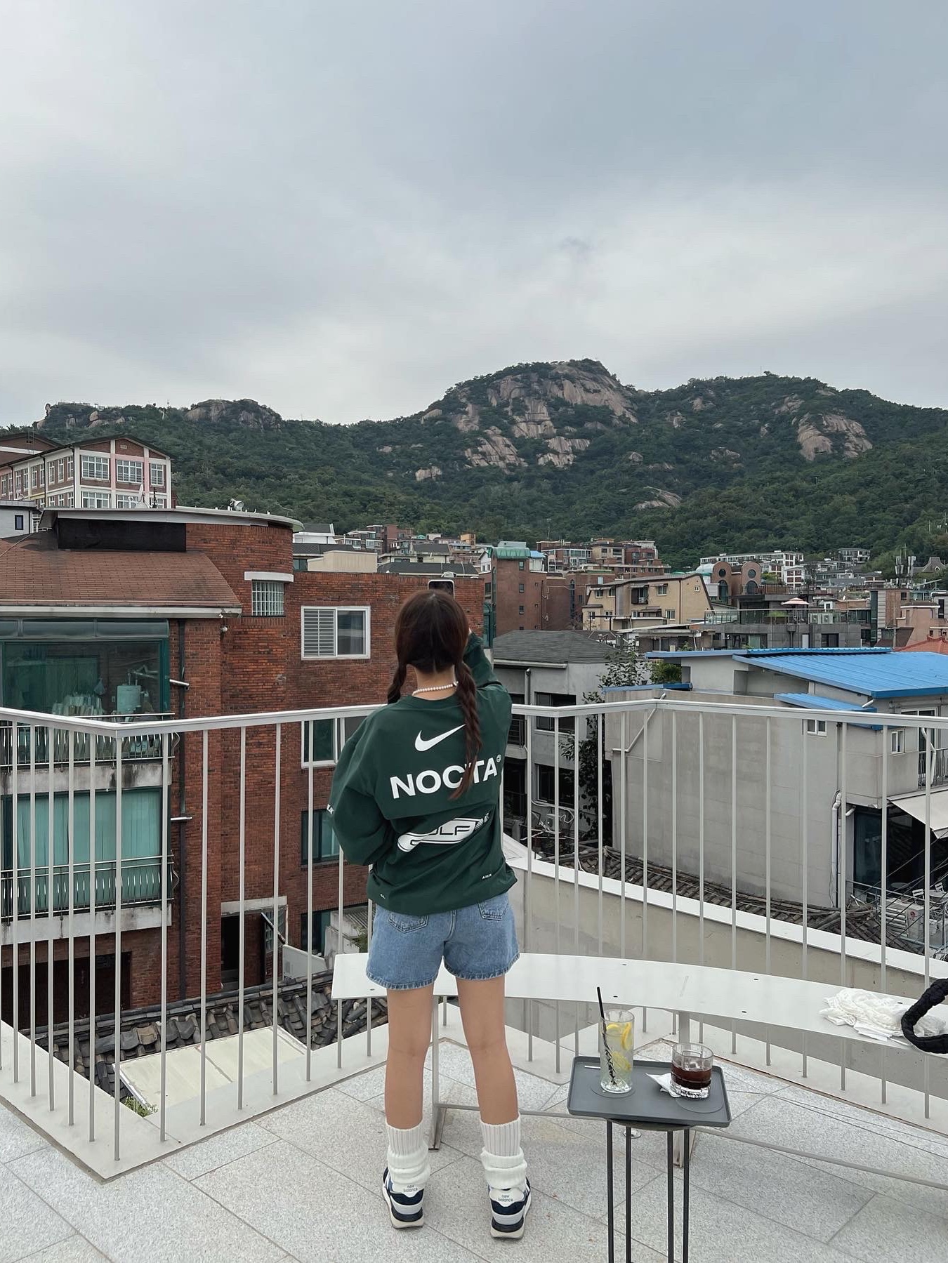 Nike x Drake Nocta Golf Crewneck Top Green - US/EU, Nike x Drake Nocta Golf Crewneck Top Green - Asia 착용 스타일 - 1