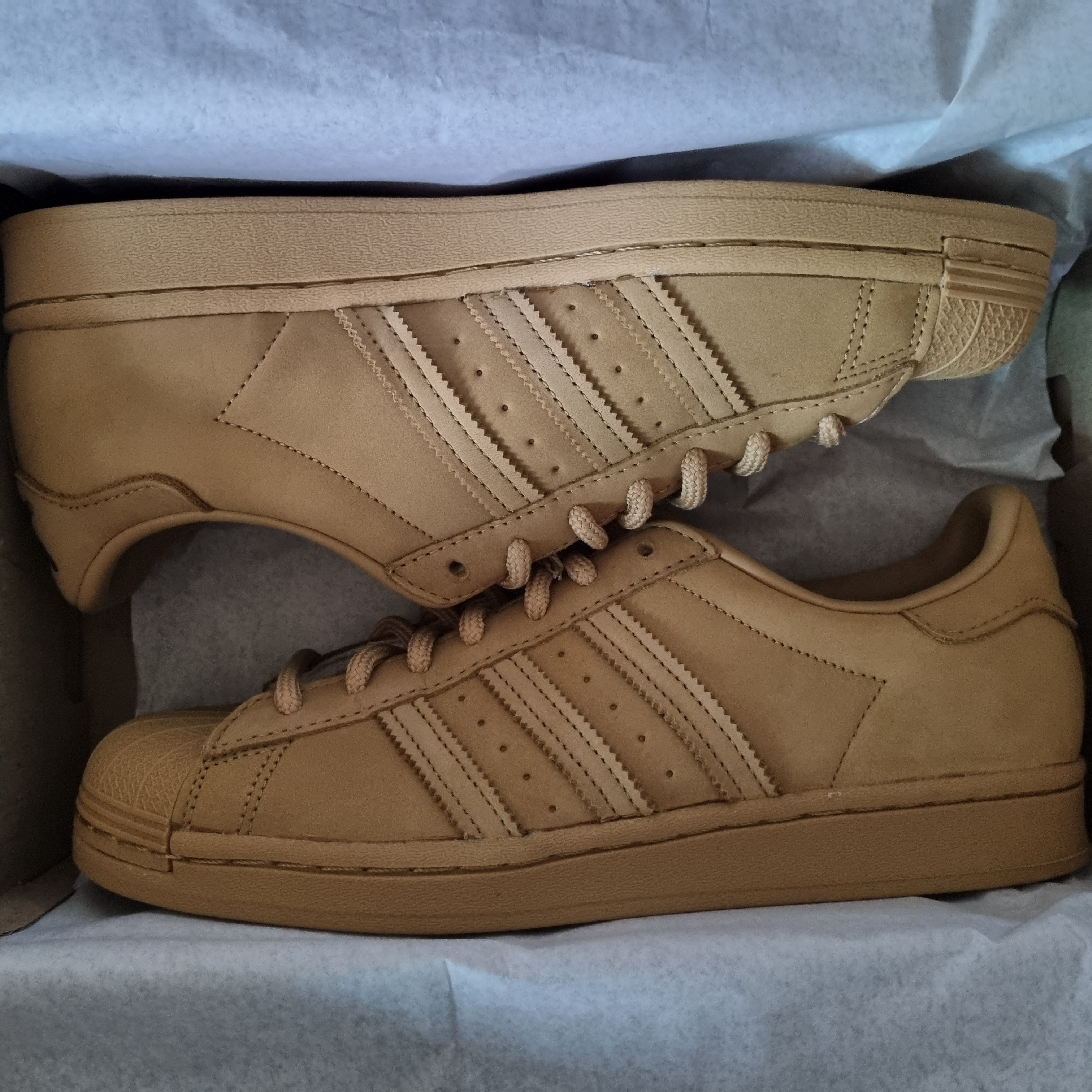Adidas Superstar Golden Beige 착용 스타일