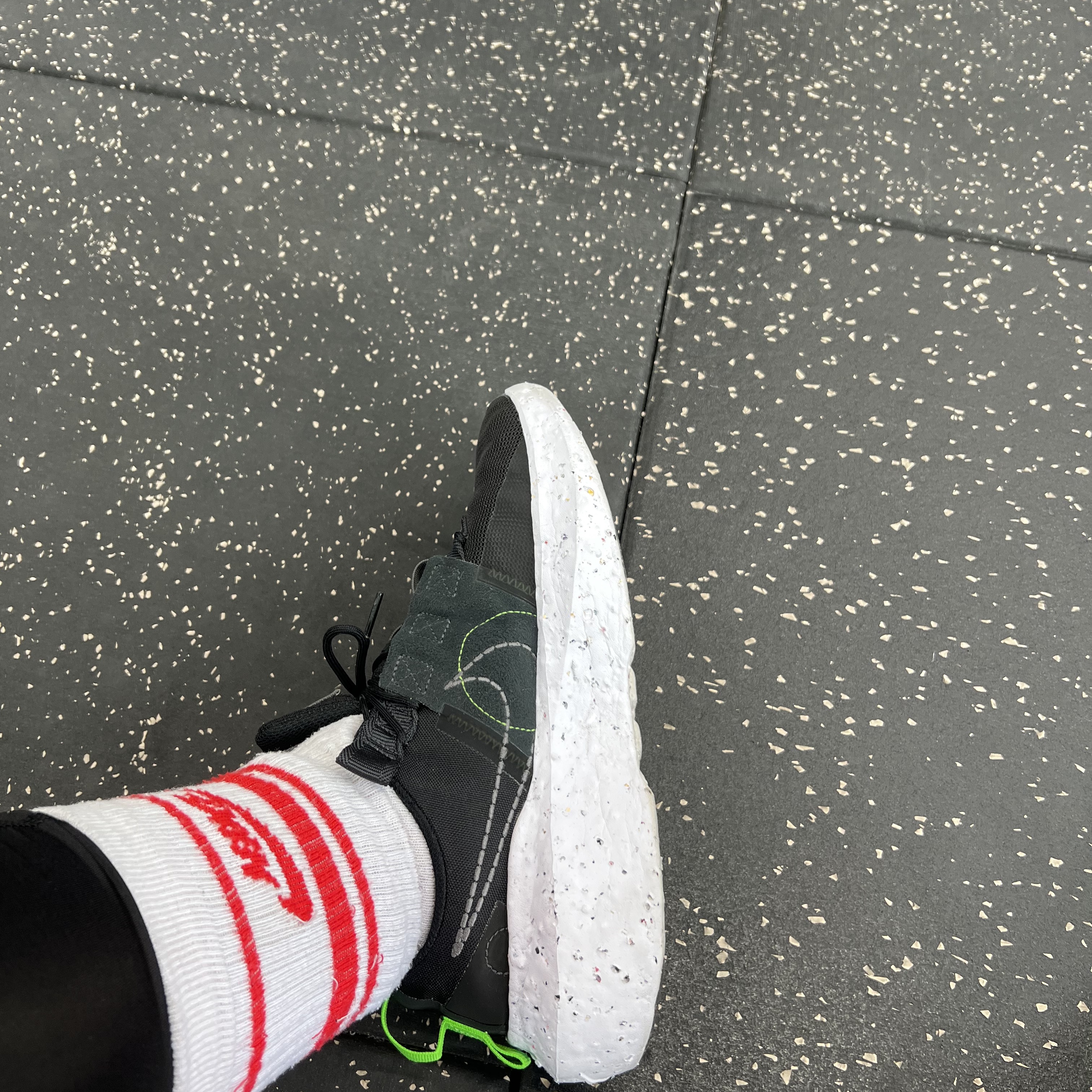 Nike Crater Impact Pure Platinum Electro Green 착용 스타일