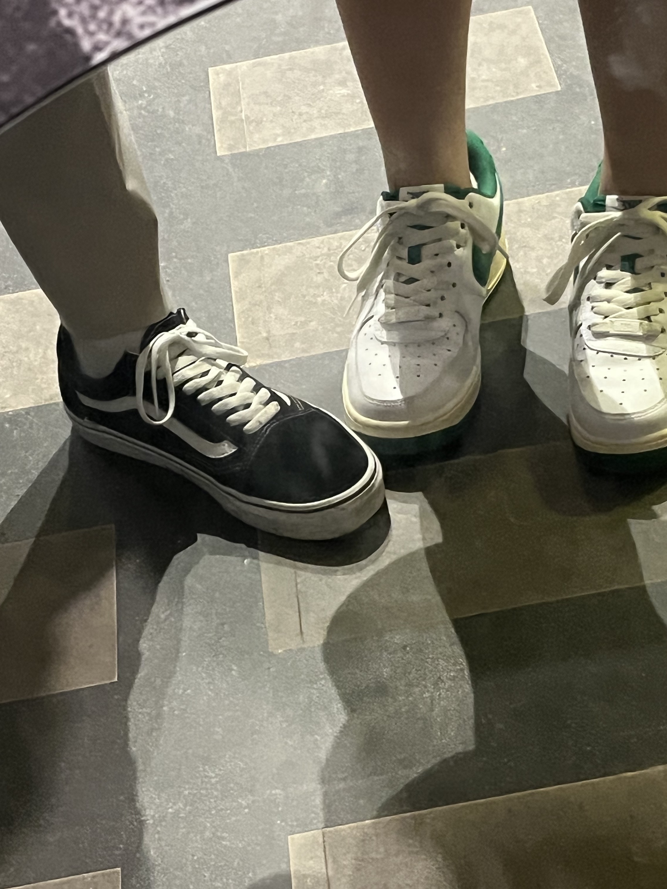 Nike Air Force 1 '07 LV8 Varsity White Pine Green, Vans Old Skool Platform Black White 착용 스타일 - 2