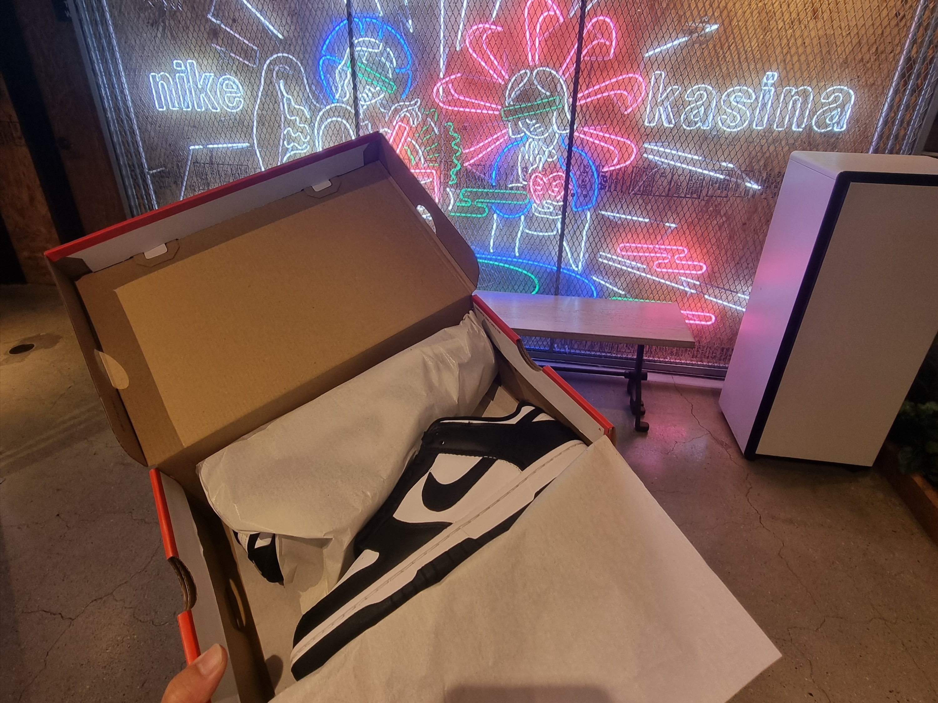 Nike Dunk Low Retro Black, Nike x Kasina Air Max 1 SP Won-Ang Orange 착용 스타일 - 1