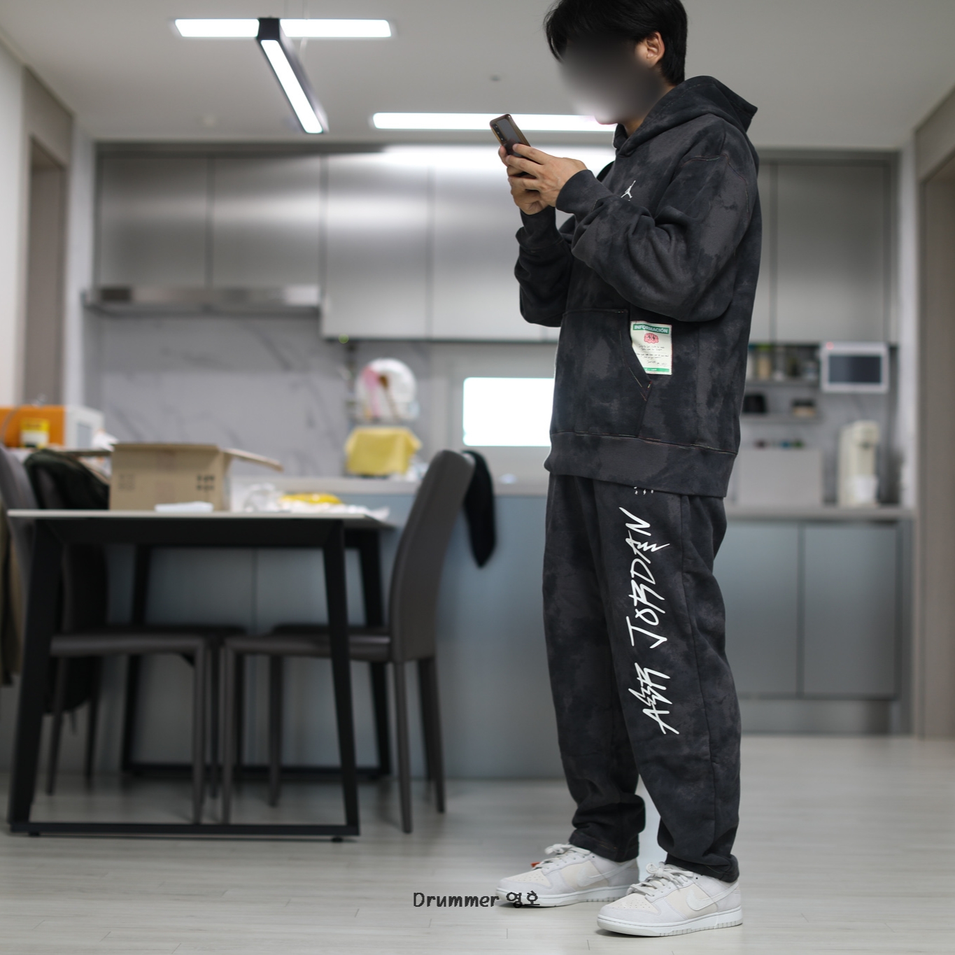 Jordan x J Balvin Hoodie Black - Asia 착용 스타일 - 3