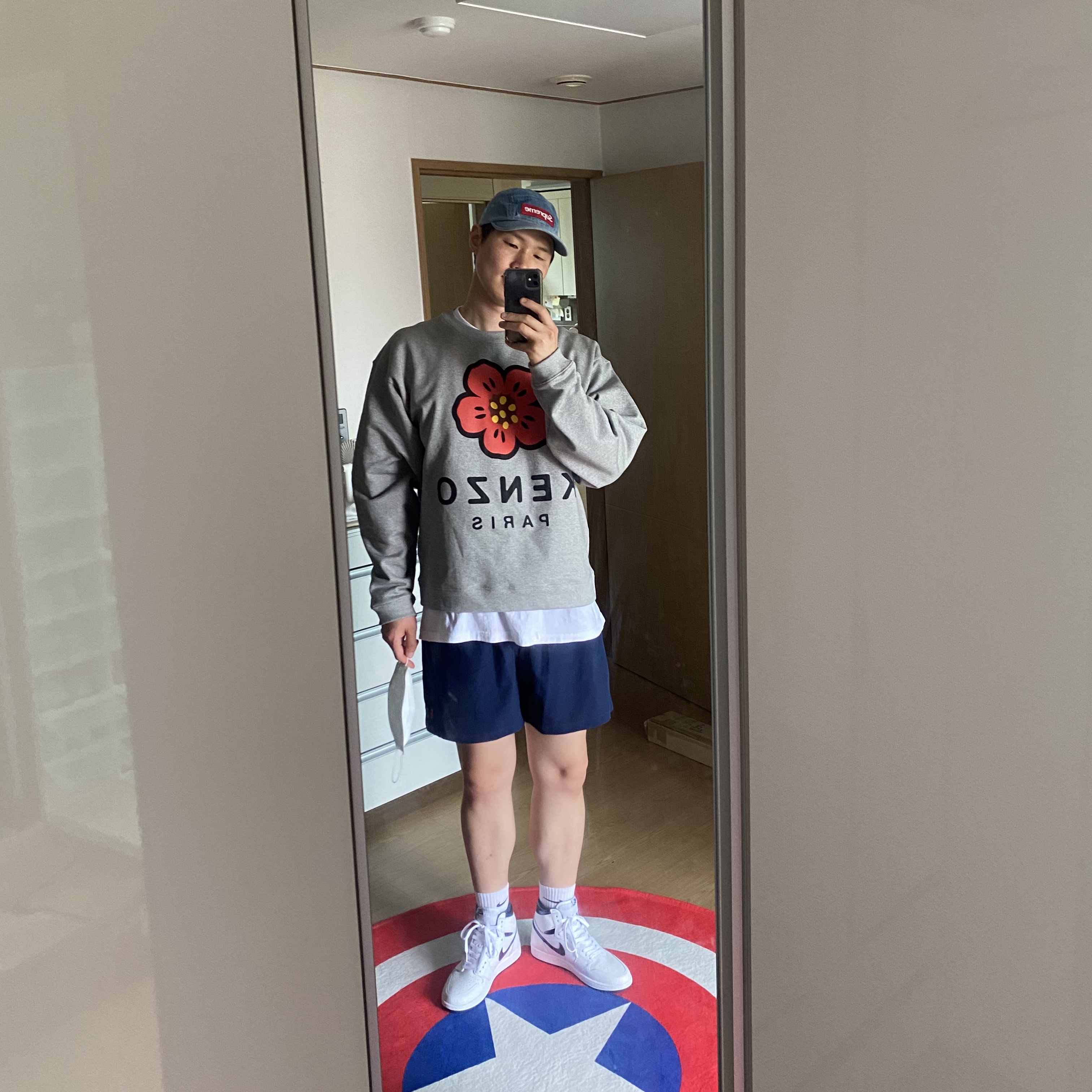 Jordan 1 Retro Metallic Navy 2016, Kenzo Boke Flower Sweatshirt Pearl Grey 착용 스타일 - 4