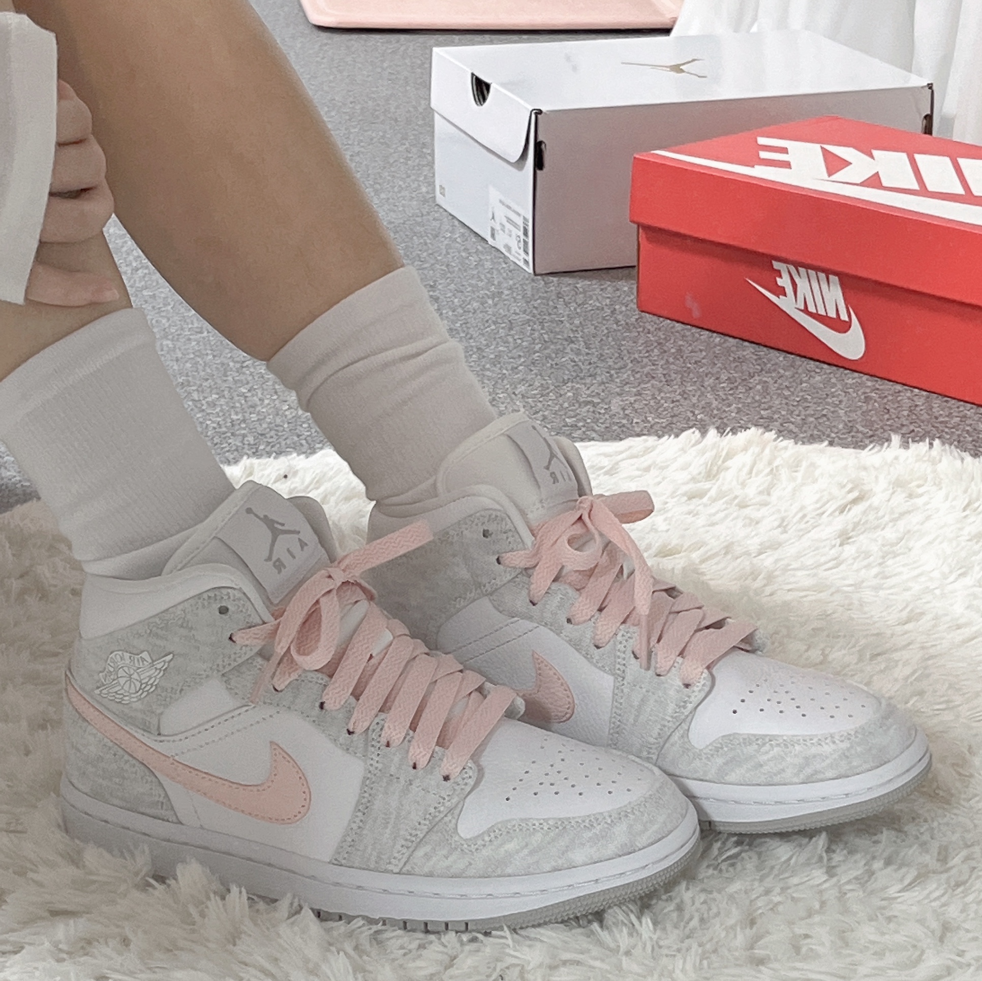 (W) Jordan 1 Mid SE Light Iron Ore 착용 스타일