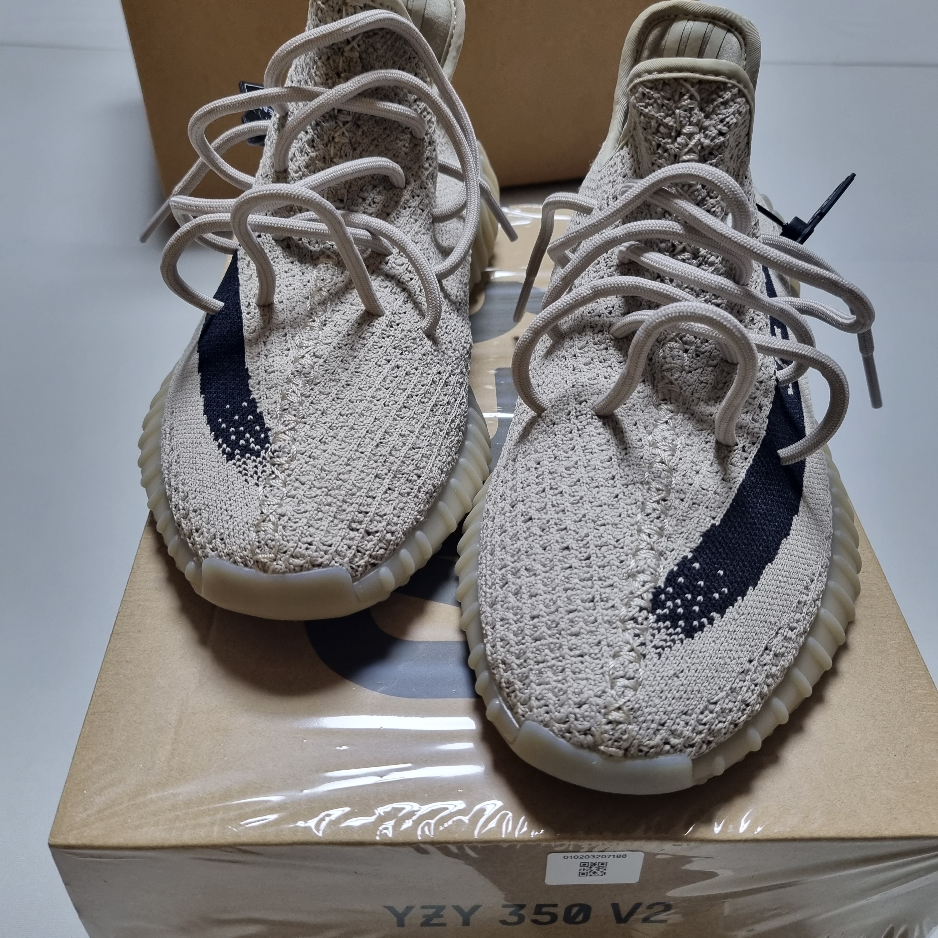 Adidas Yeezy Boost 350 V2 Slate Core Black 2022/2023 착용 스타일 - 3