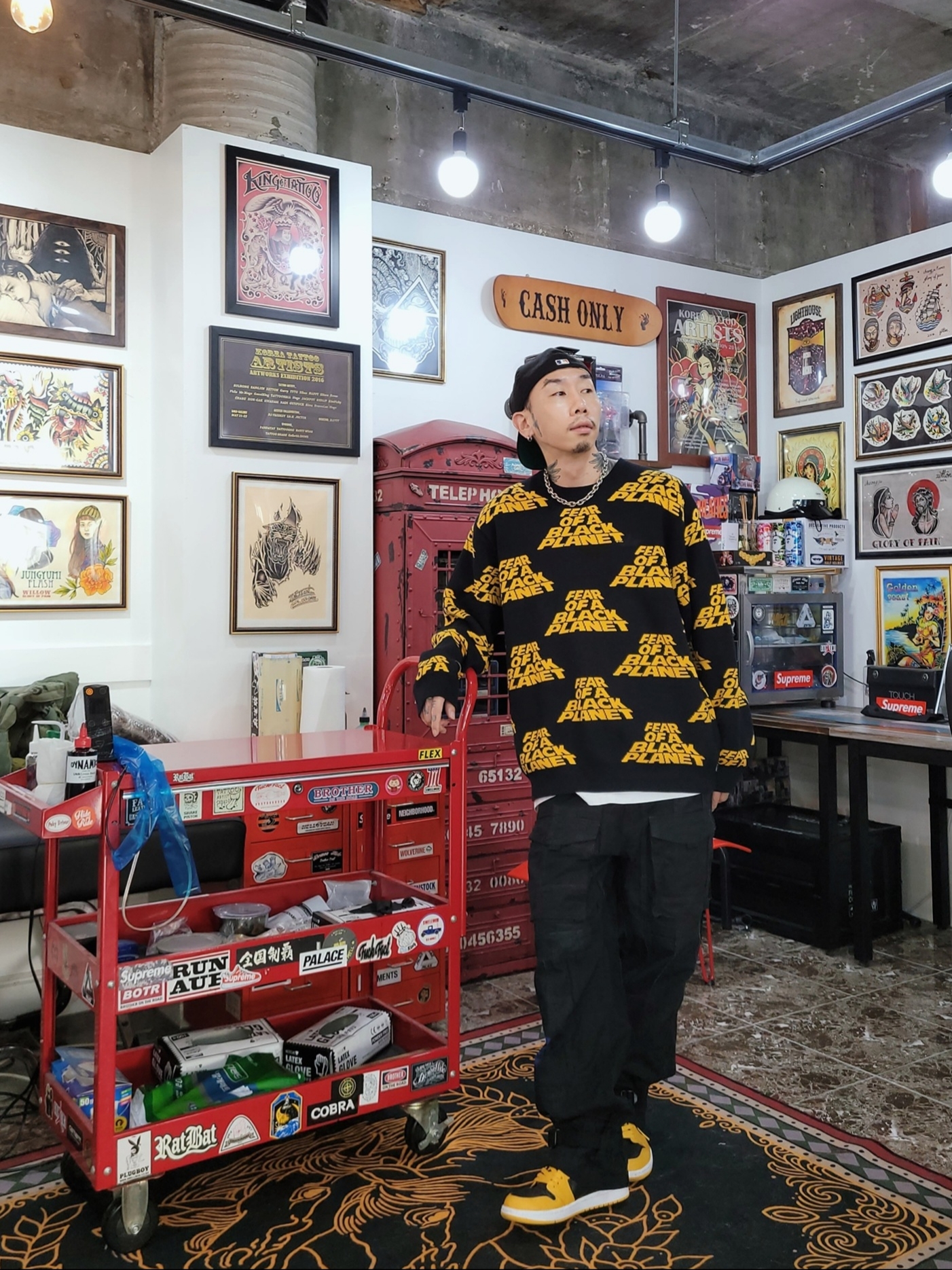 Essentials x New Era Sized Cap Black, Supreme x Comme des Garcons Junya Watanabe Man Patchwork Cargo Pants Black - 21FW 착용 스타일