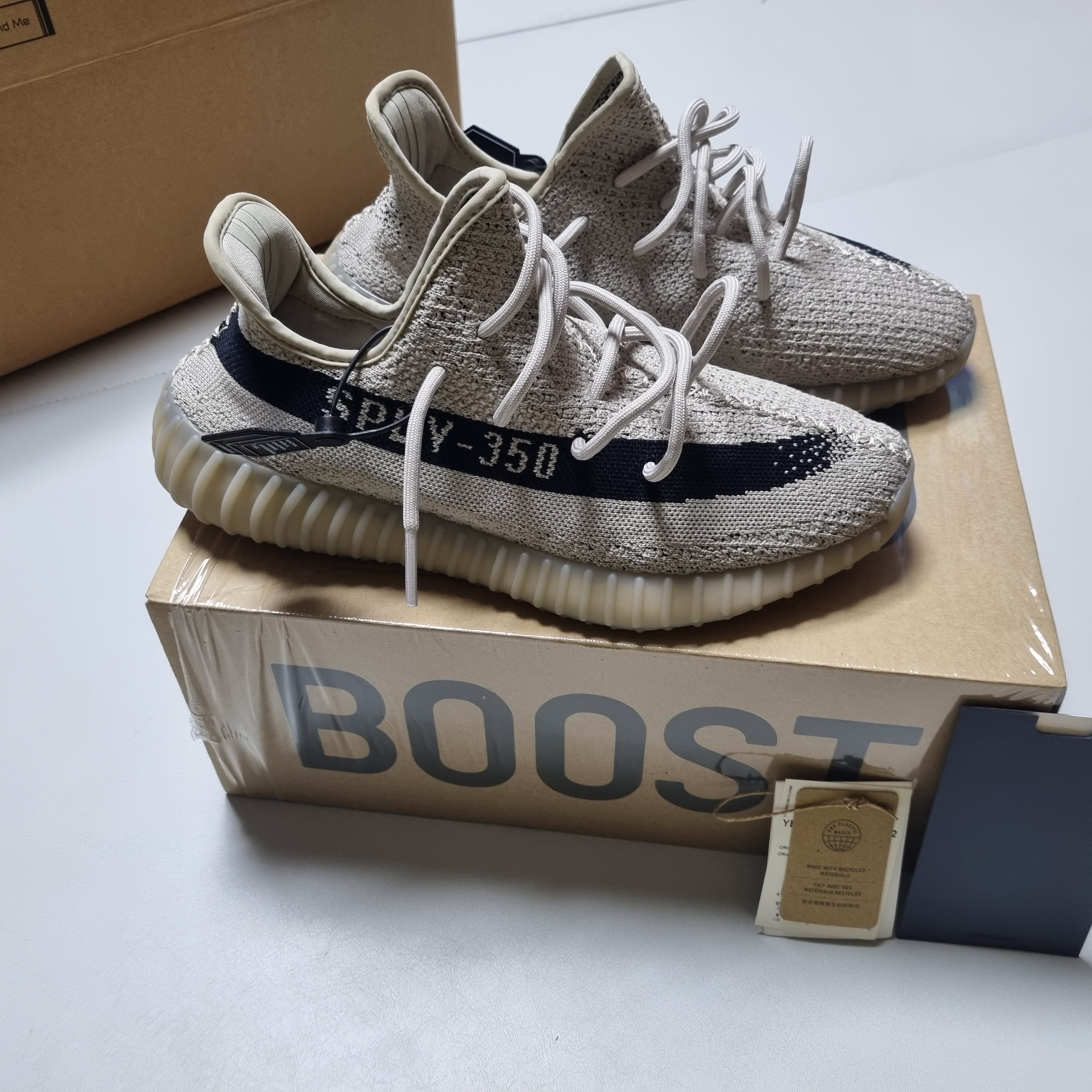 Adidas Yeezy Boost 350 V2 Slate Core Black 2022/2023 착용 스타일 - 1